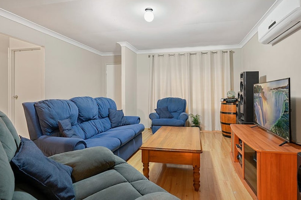 8 William Howell Drive, Glenmore Park, NSW 2745