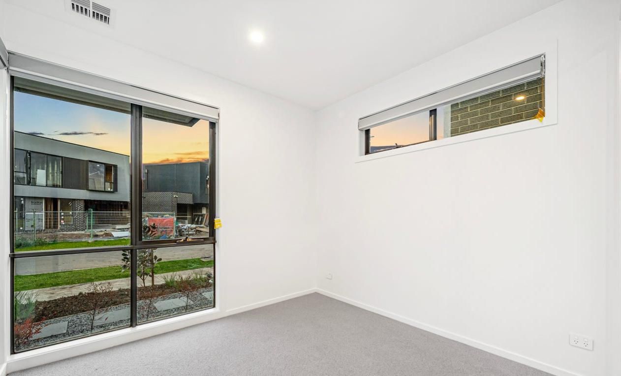 18 Plains Circuit, AINTREE, VIC 3336