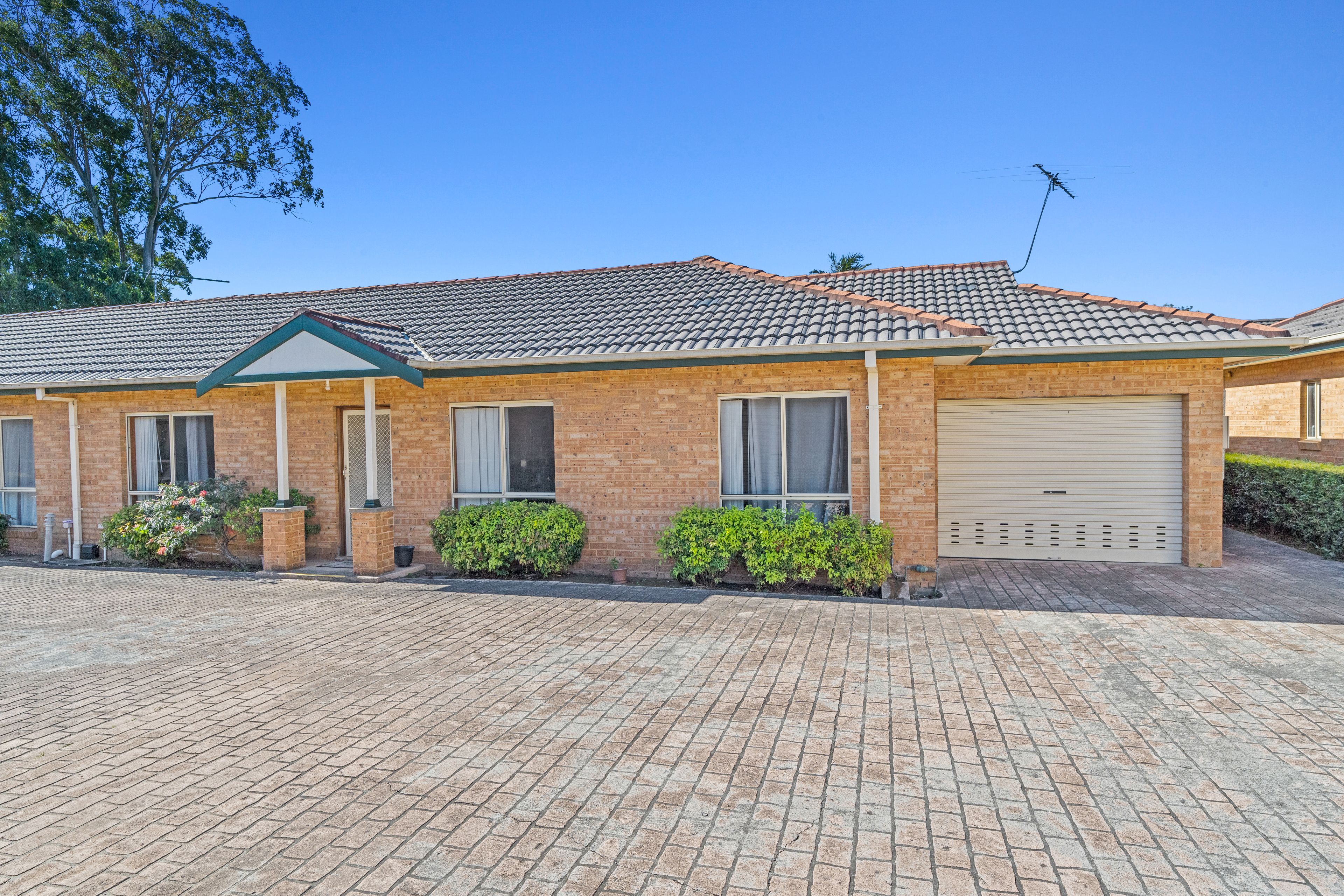 33-35 Surrey Street, Minto NSW 2566