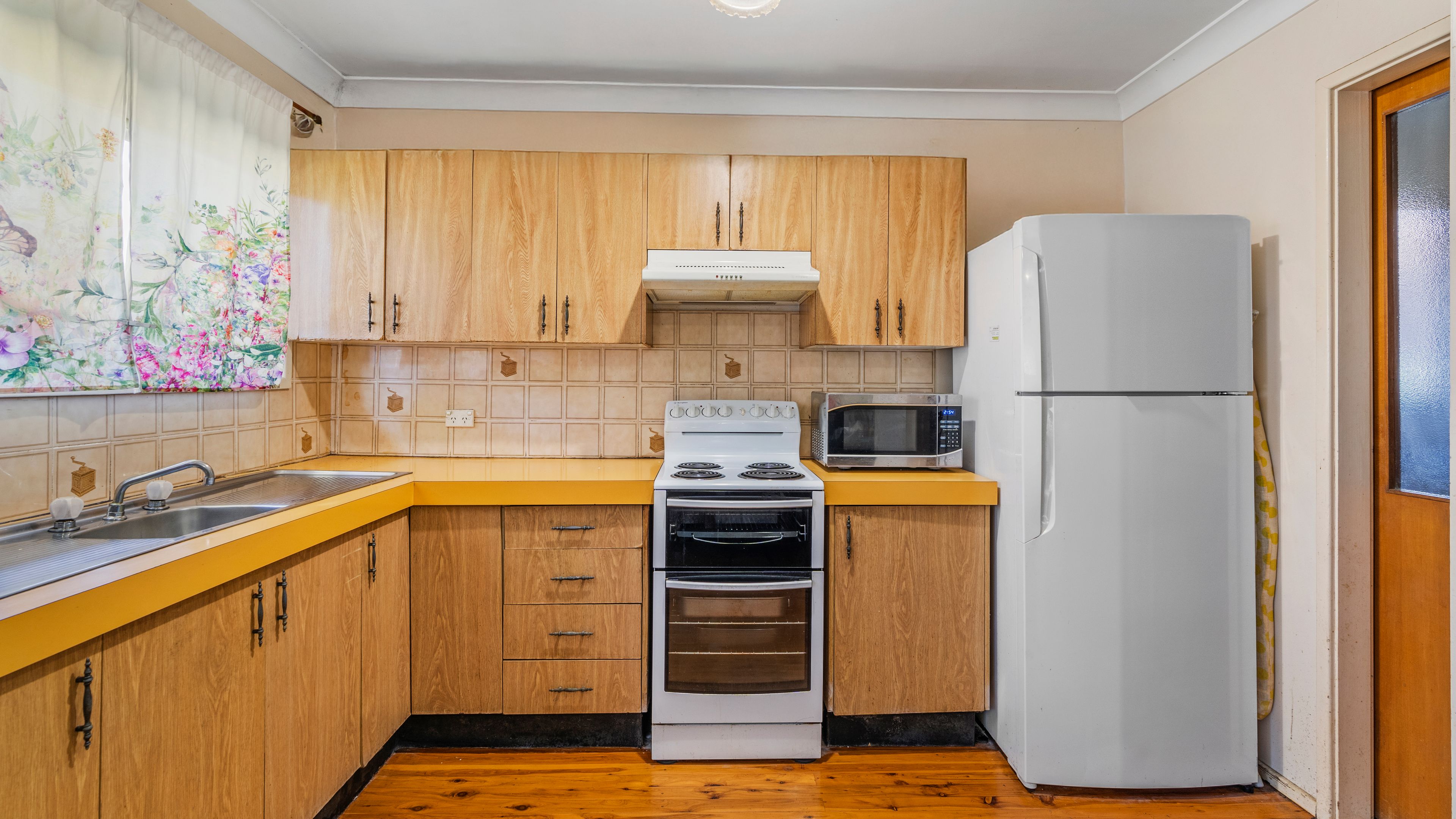 13 Knotwood Avenue, Macquarie Fields, NSW 2564