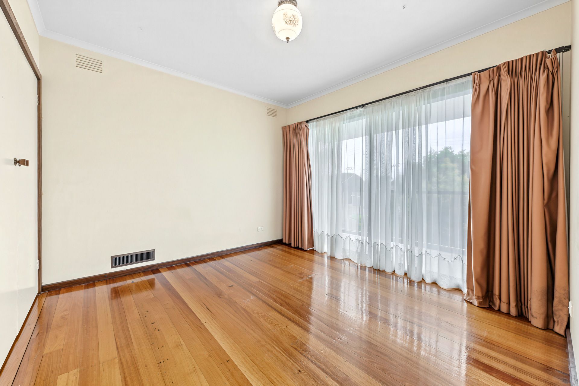 34 Silver Street — photo 6 of 9