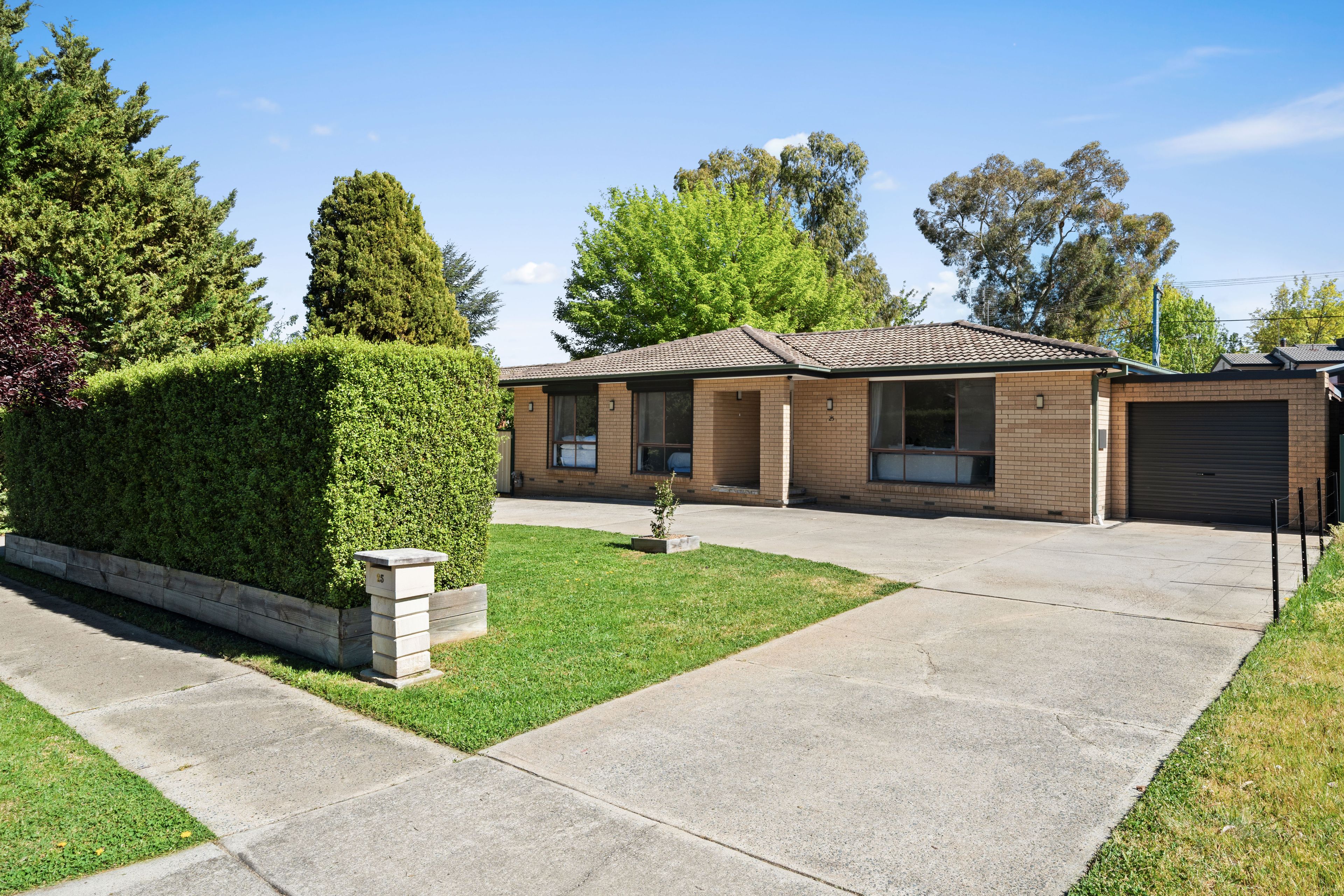 25 Harricks Crescent, Monash ACT 2904