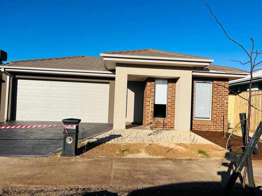 4 Tait Street, THORNHILL PARK, VIC 3335