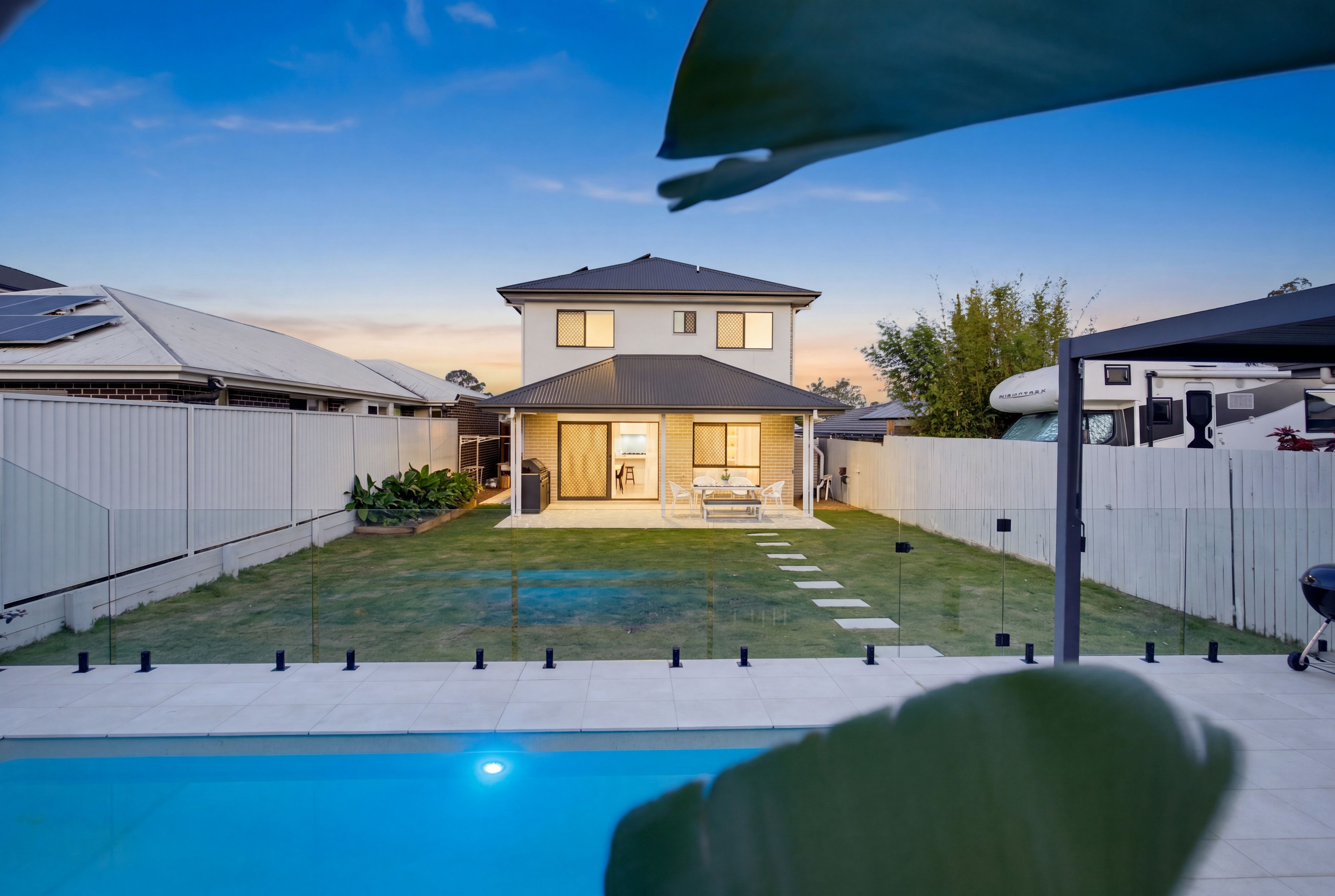 8 Koona Place, Hillcrest, QLD 4118