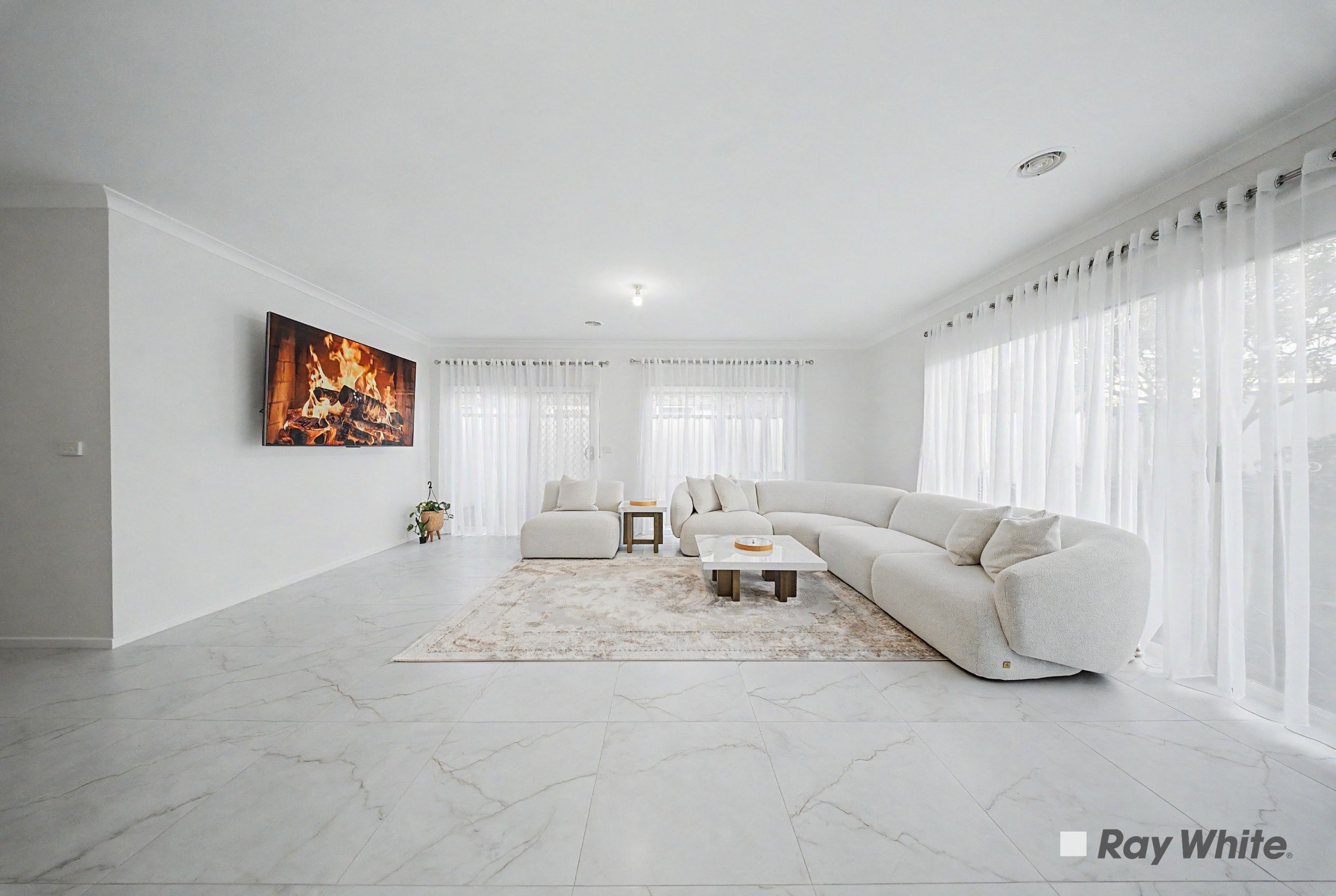 8 Mcfarlane Crescent — photo 6 of 20