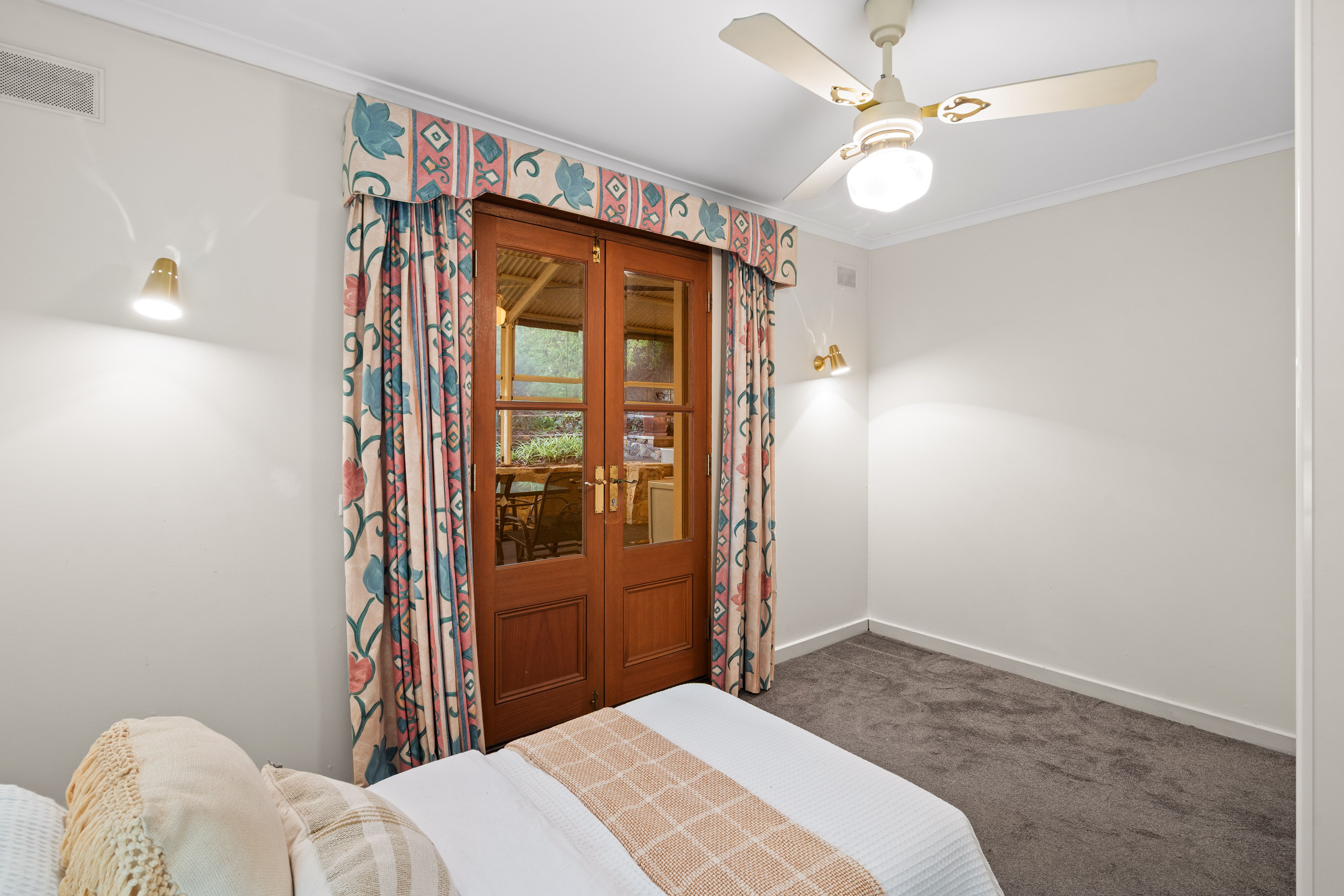 23 Laura Street — photo 16 of 24