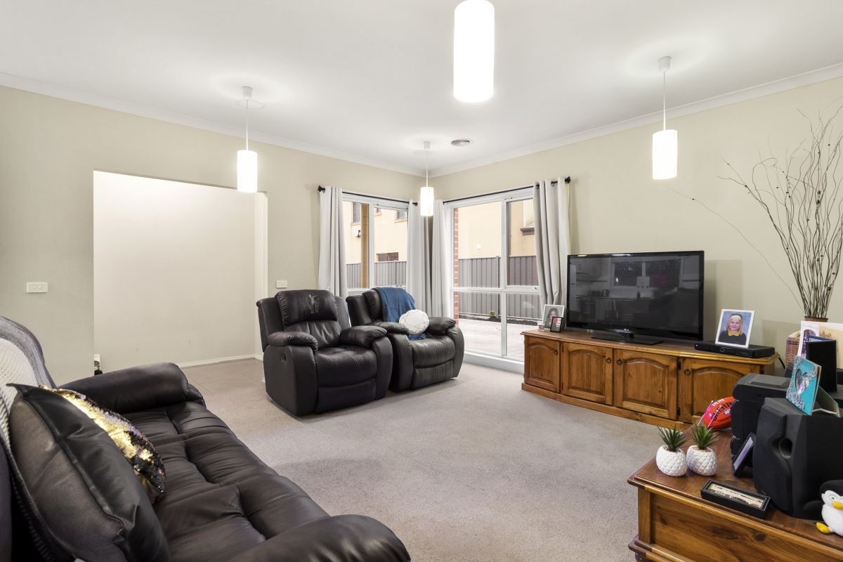 2/21 Trish Walk, Werribee, VIC 3030