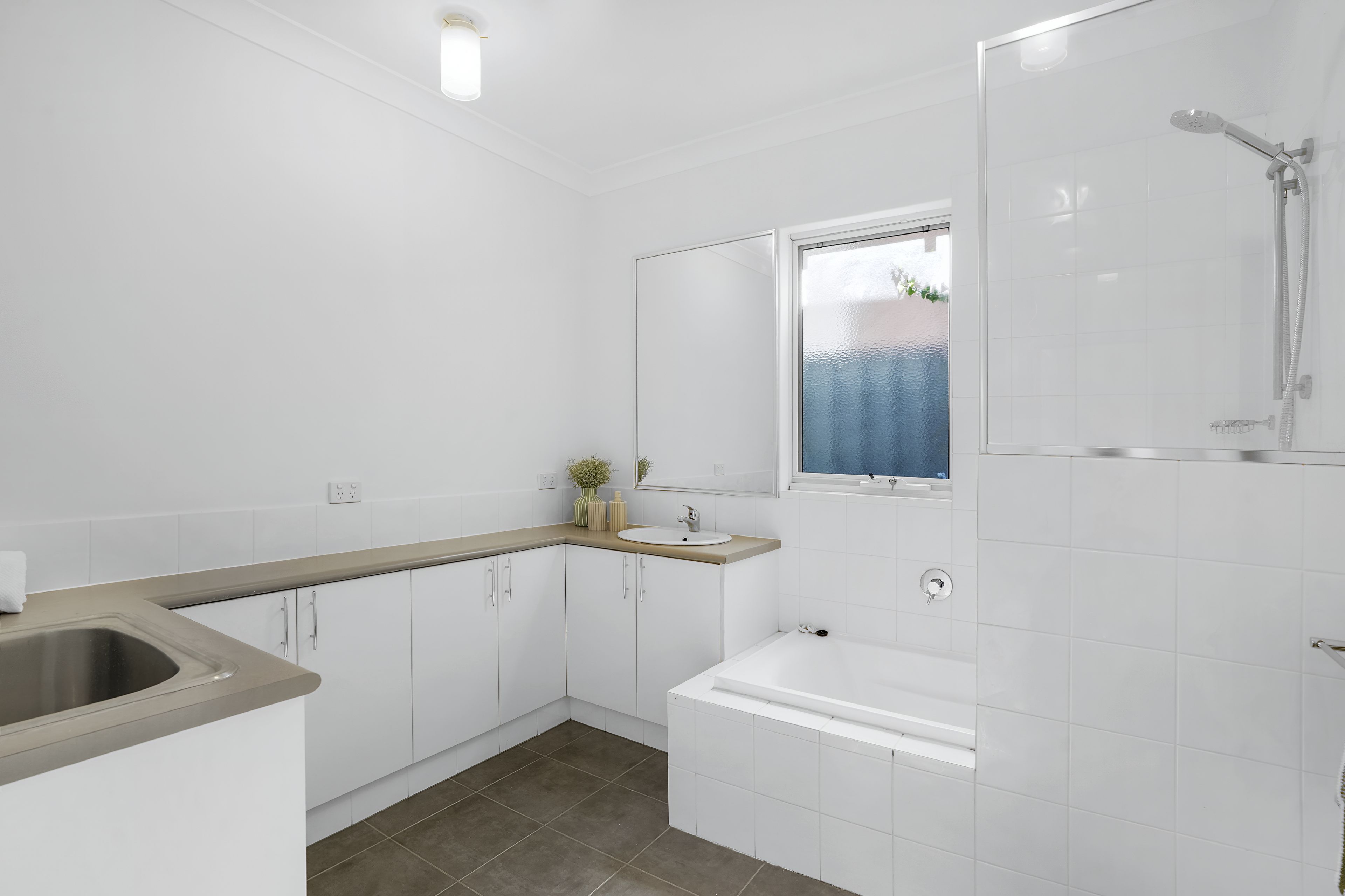 90 Matlock Street — photo 10 of 30