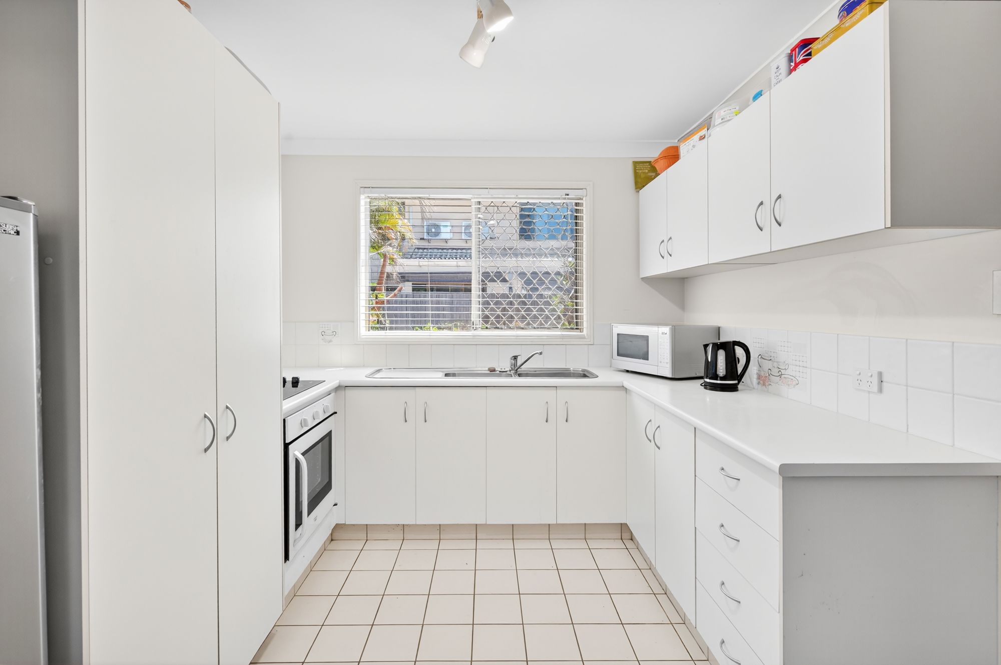 2/8 Riccarton Place, Labrador, QLD 4215