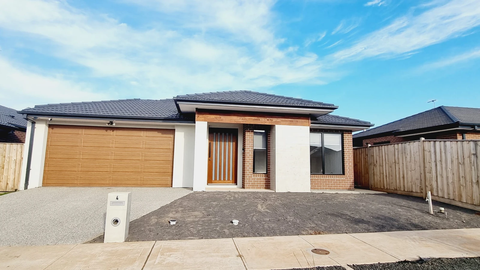 4 Neville Street, THORNHILL PARK, VIC 3335