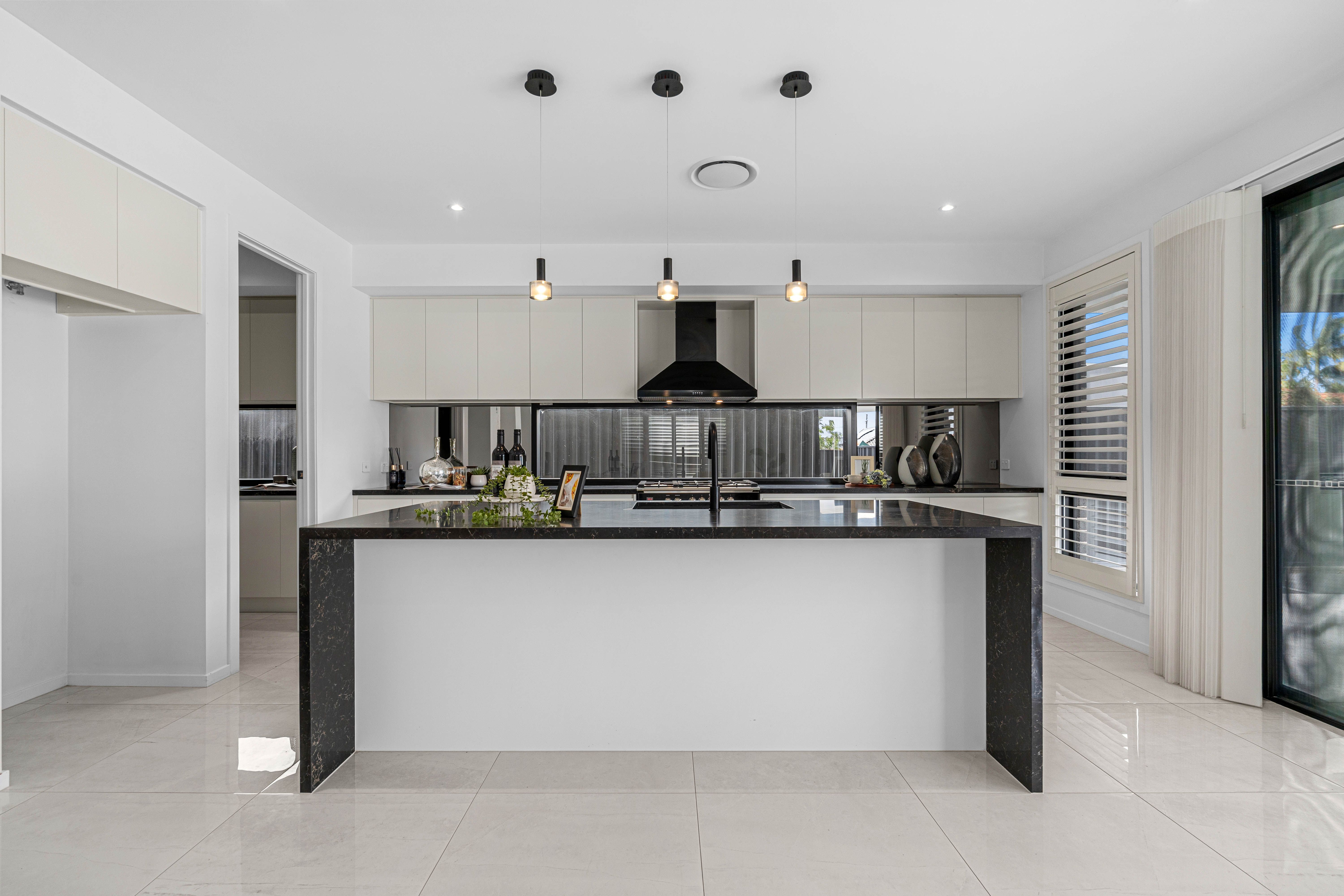 25 Chuter Avenue — photo 3 of 15