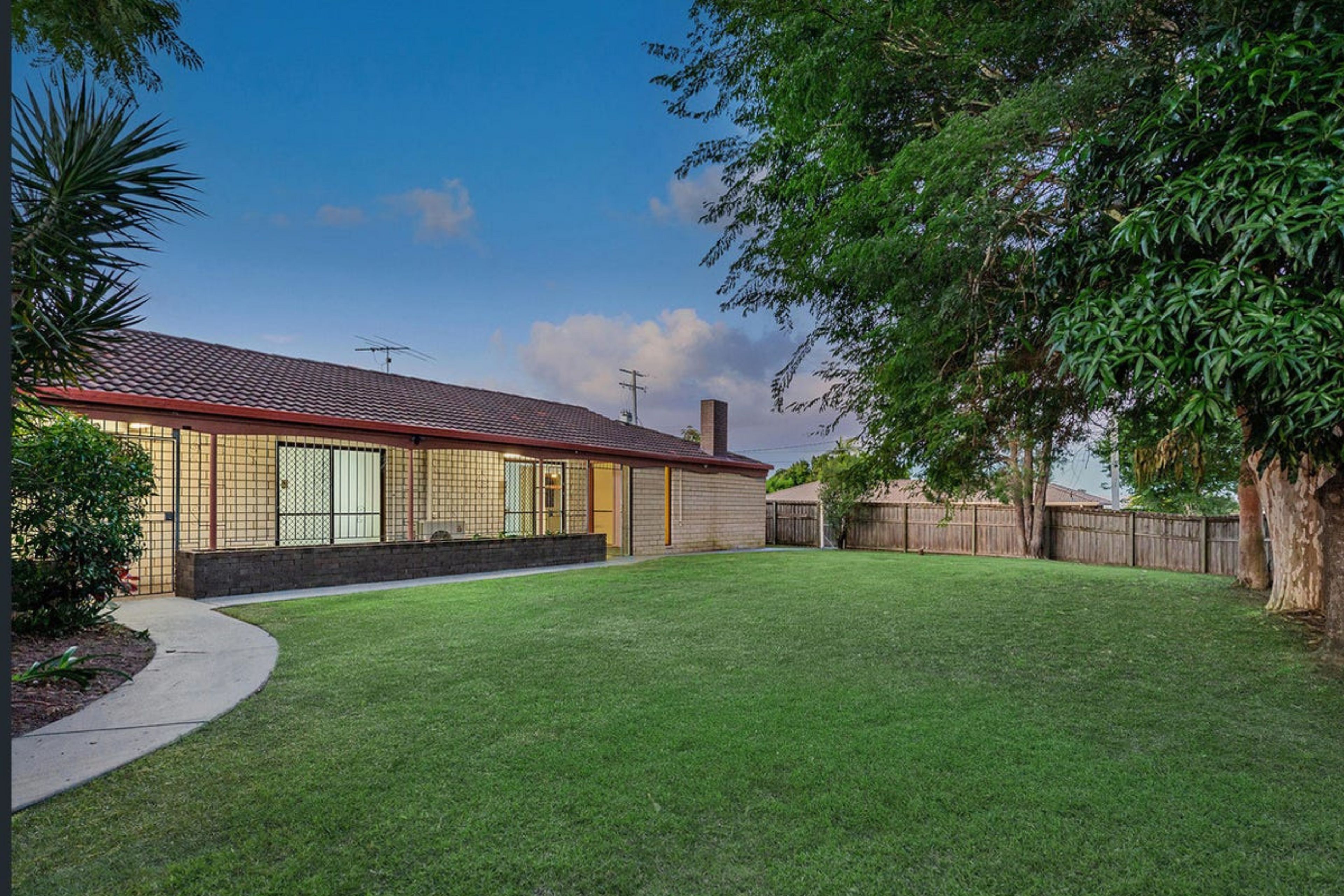 17 Bywater Street, Hillcrest, QLD 4118