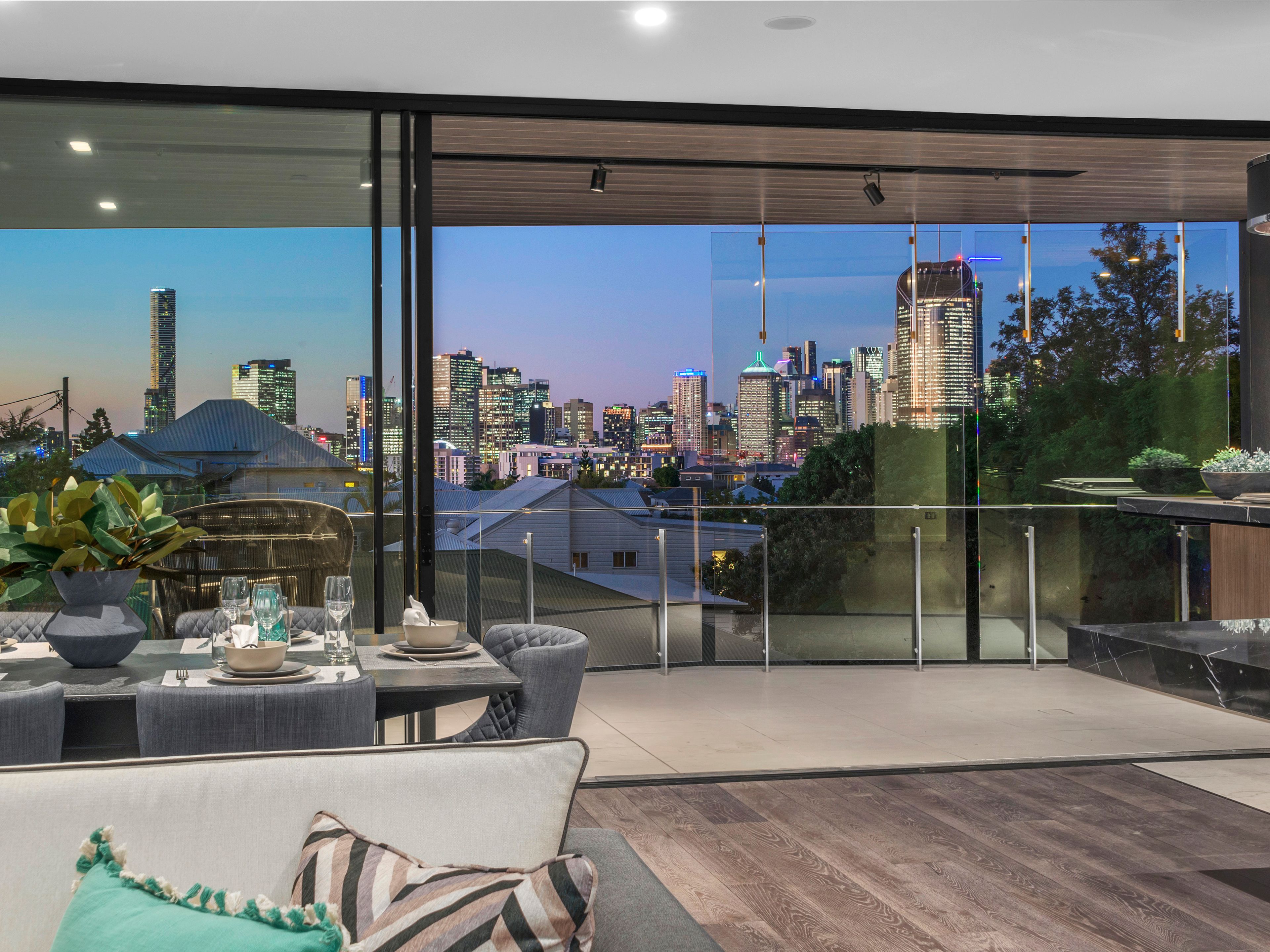 180 Dornoch Terrace, Highgate Hill QLD 4101