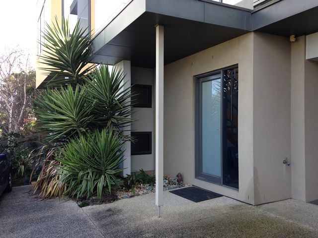 2/3 Westbury Terrace, Highton, VIC 3216