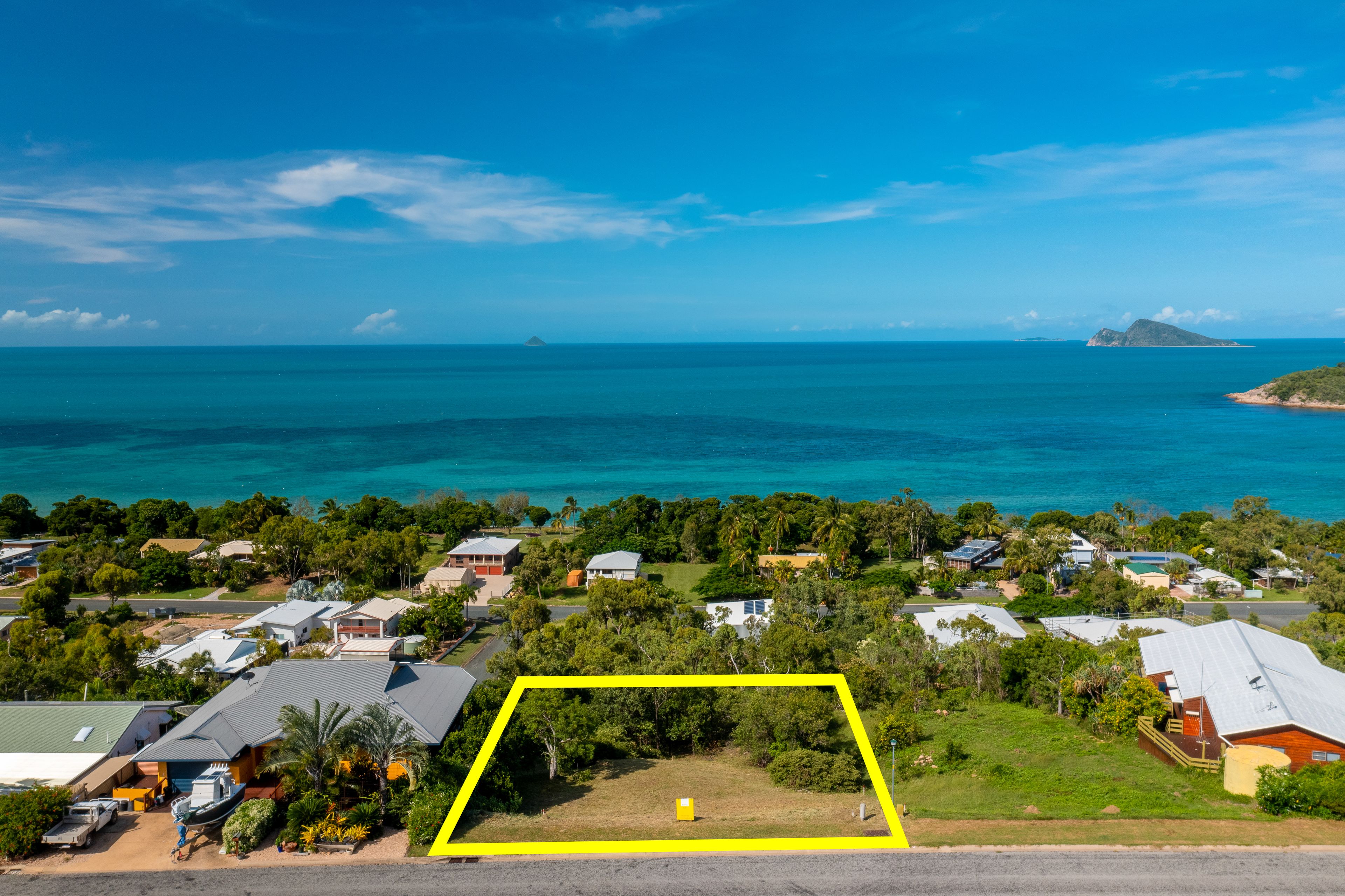 15 Blackcurrant Drive, Hideaway Bay QLD 4800