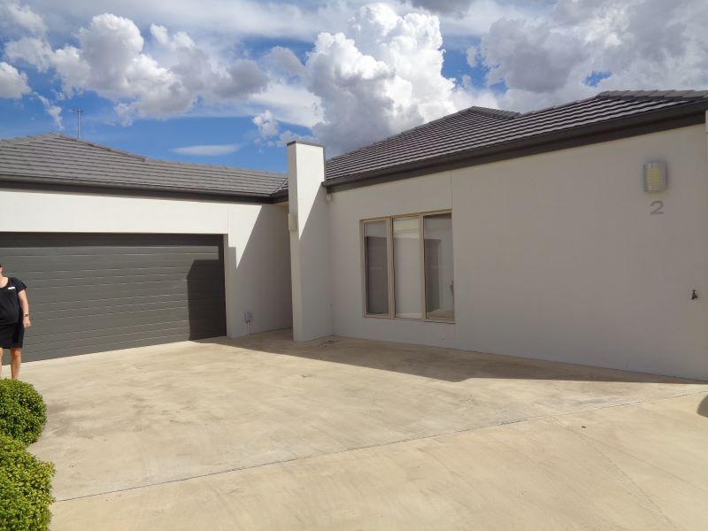 2/410 Street, Deniliquin, NSW 2710 Leased House Ray White