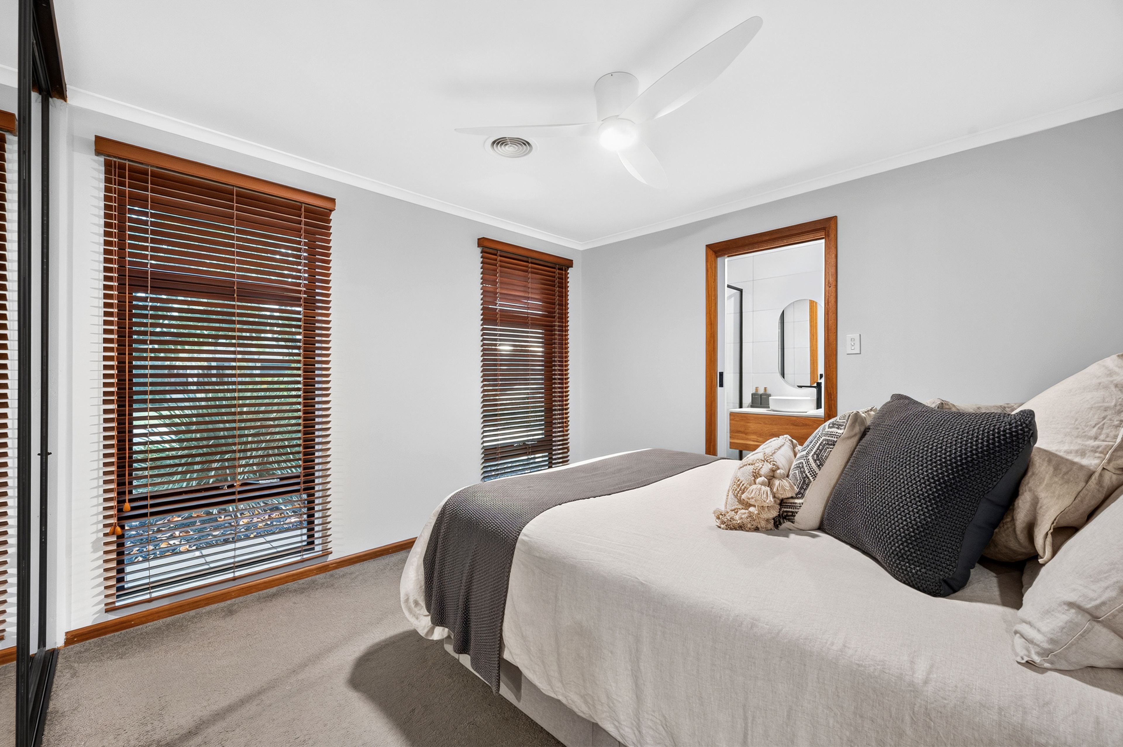 19 Mariners Crescent — photo 11 of 25
