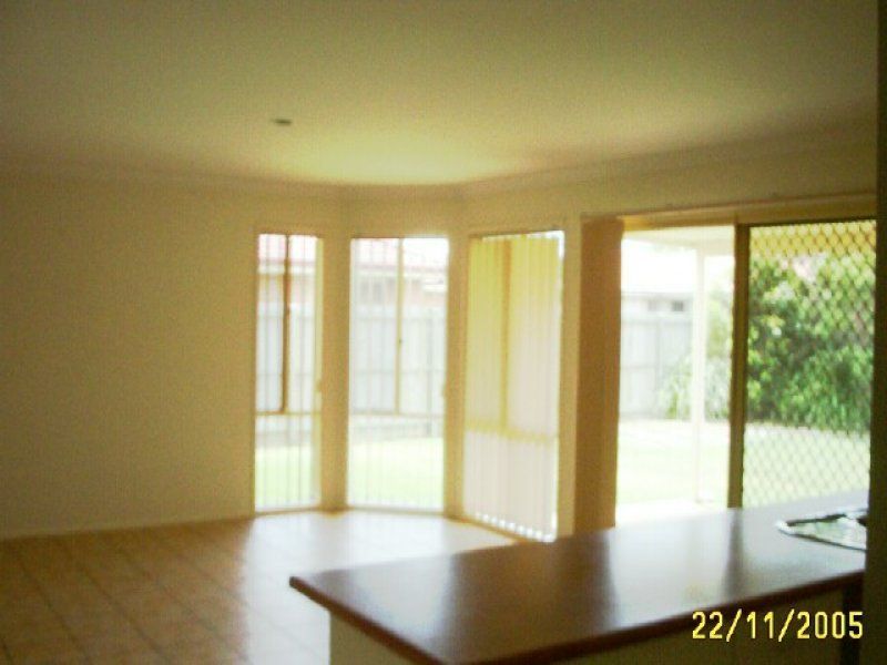 8 Elizabeth Place, Brighton, QLD 4017
