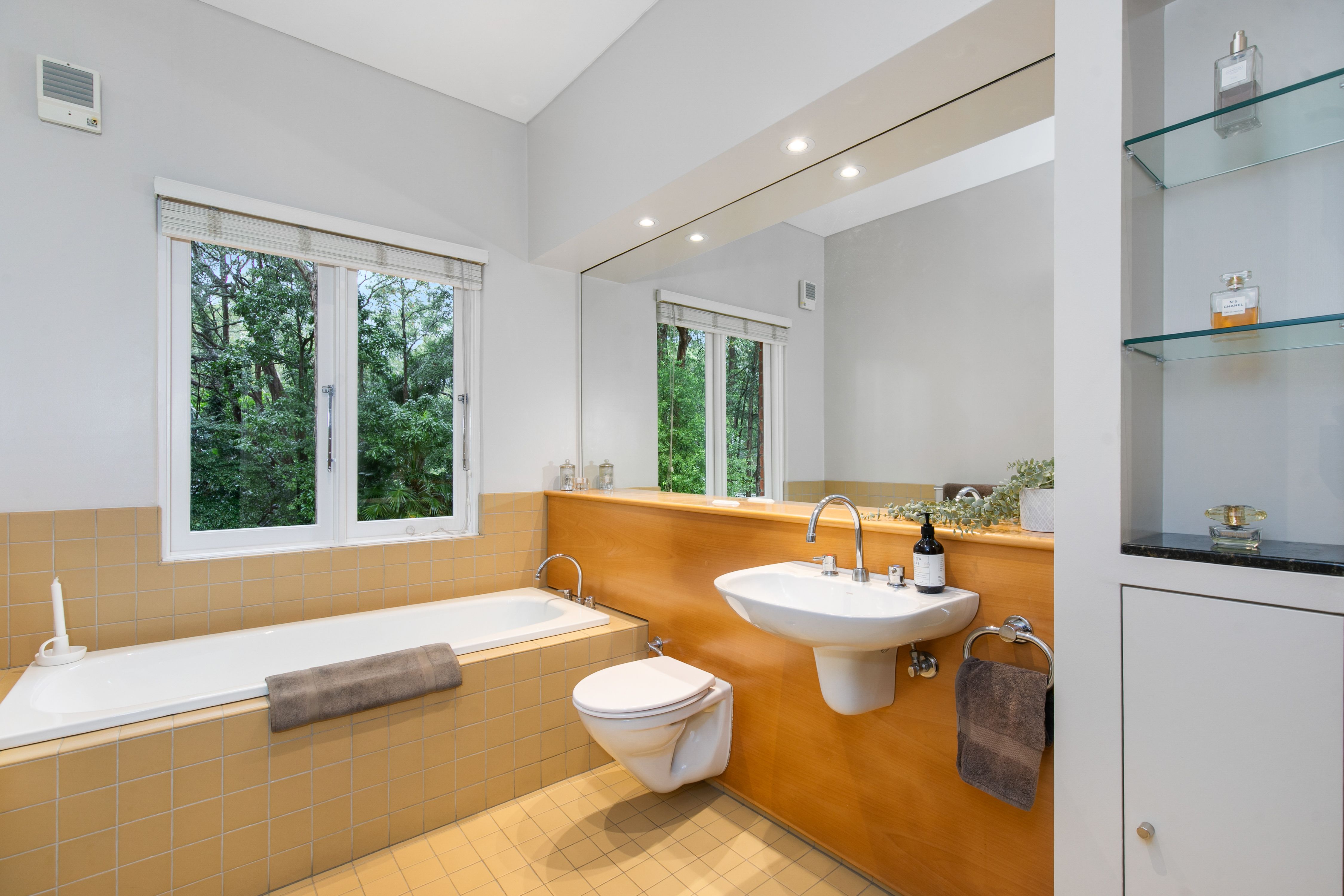 30 Mahratta Avenue — photo 11 of 14