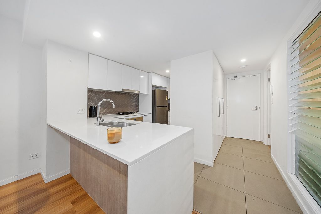 3108/35 Burdett Street — photo 2 of 24