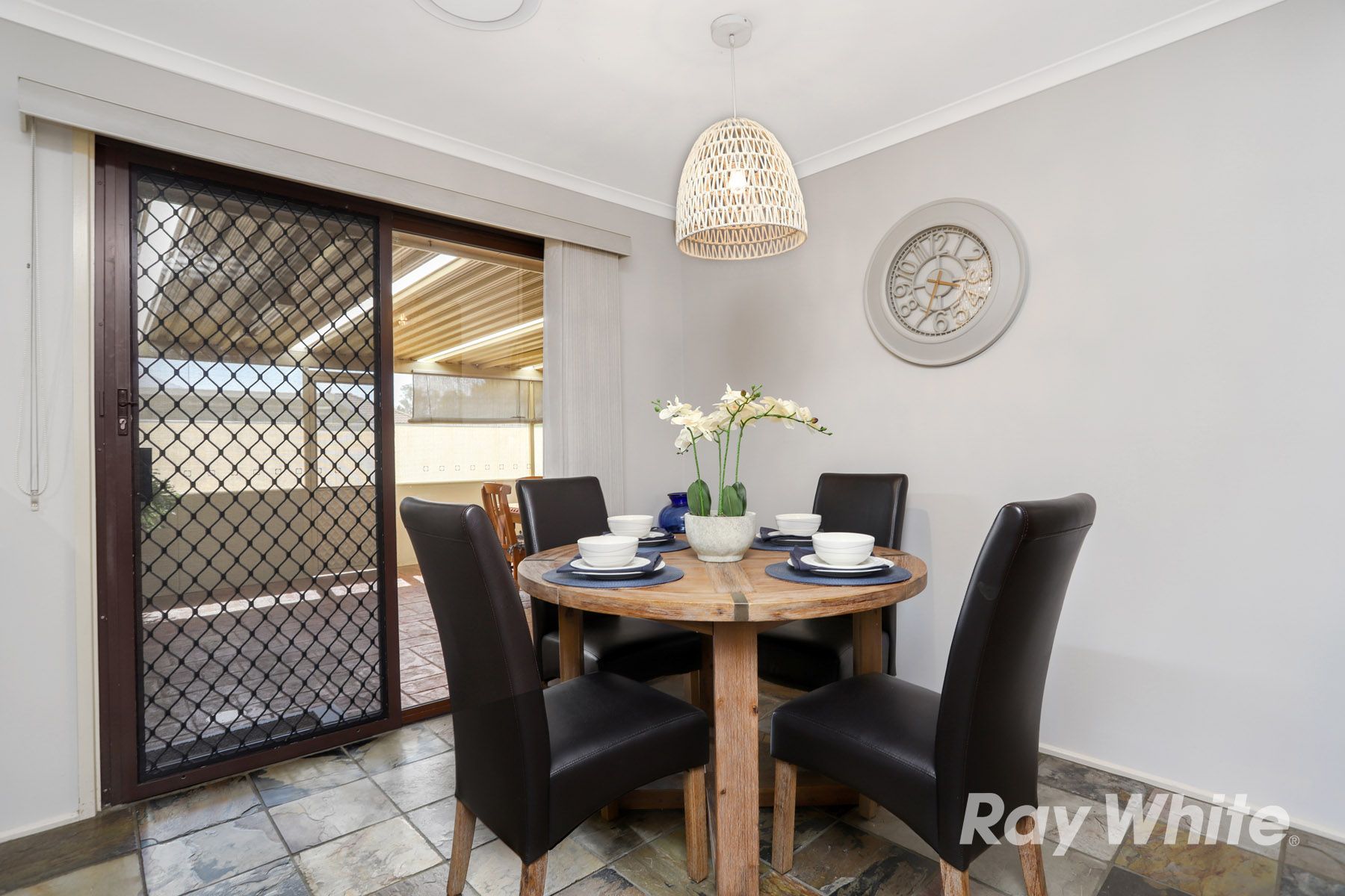 2 Kulleroo Crescent — photo 3 of 9