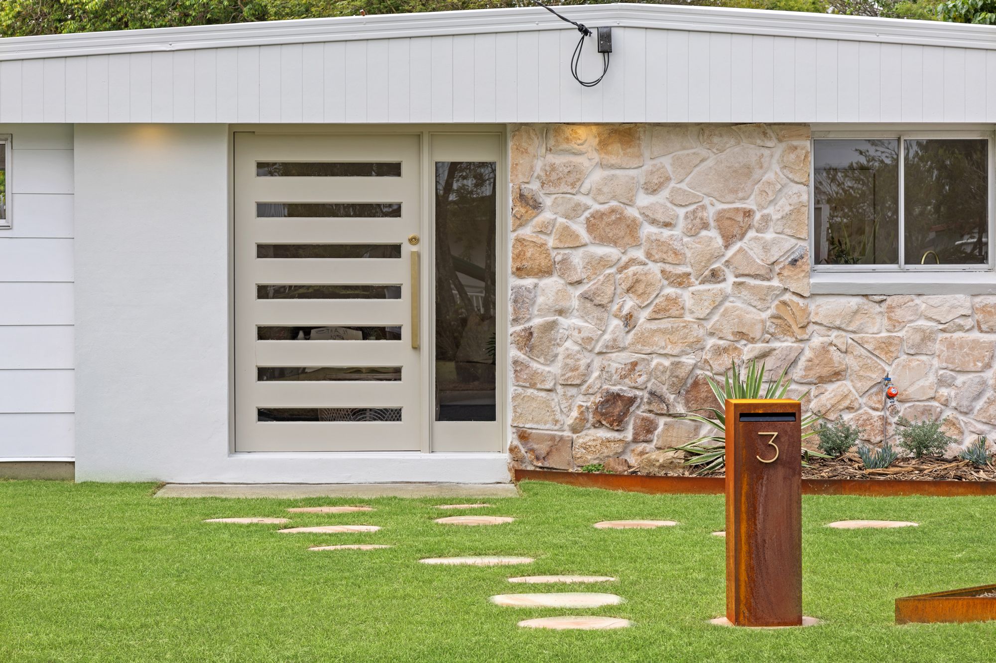 3 Sandpiper Street, Beachmere QLD 4510