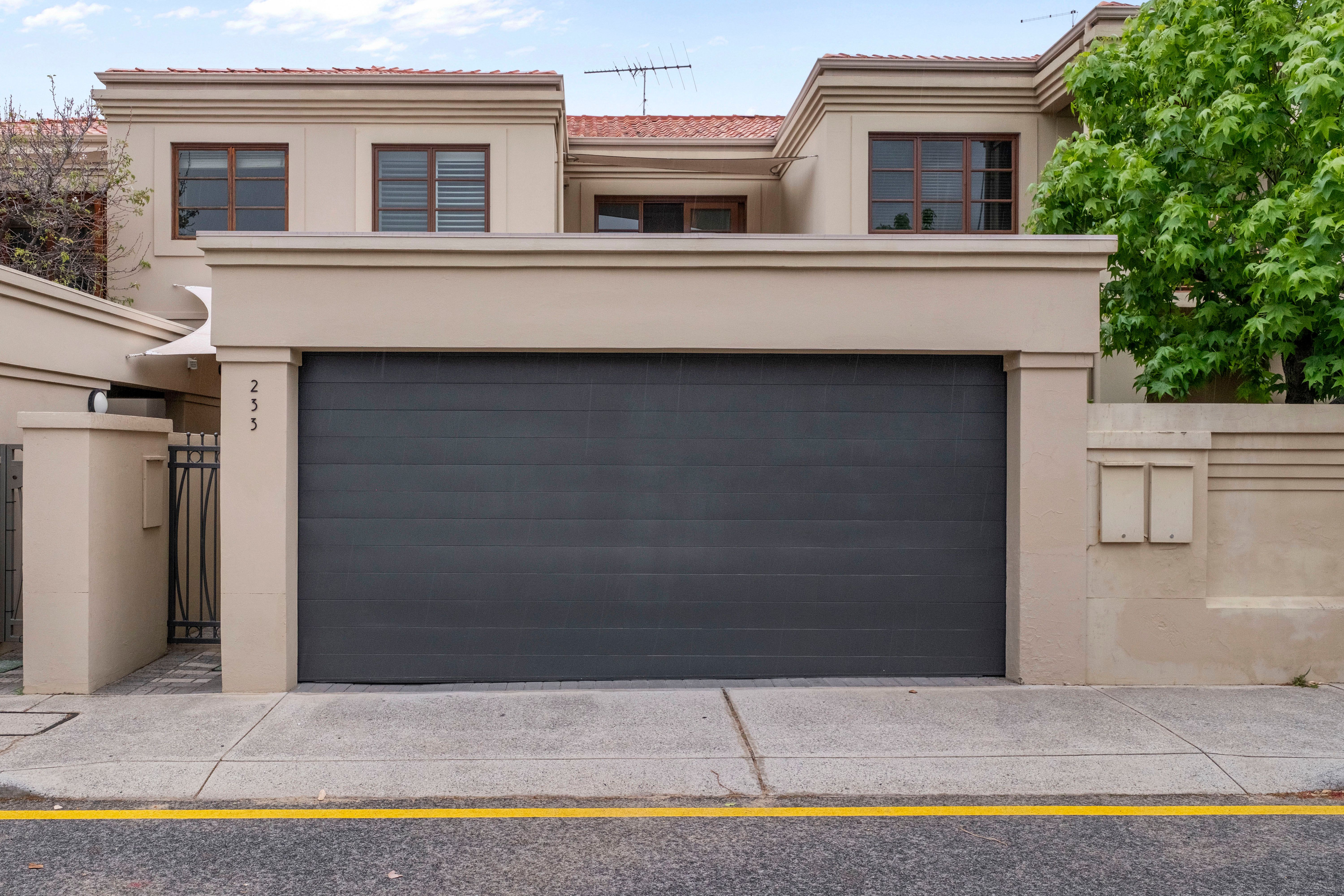 233 York Street — photo 4 of 19