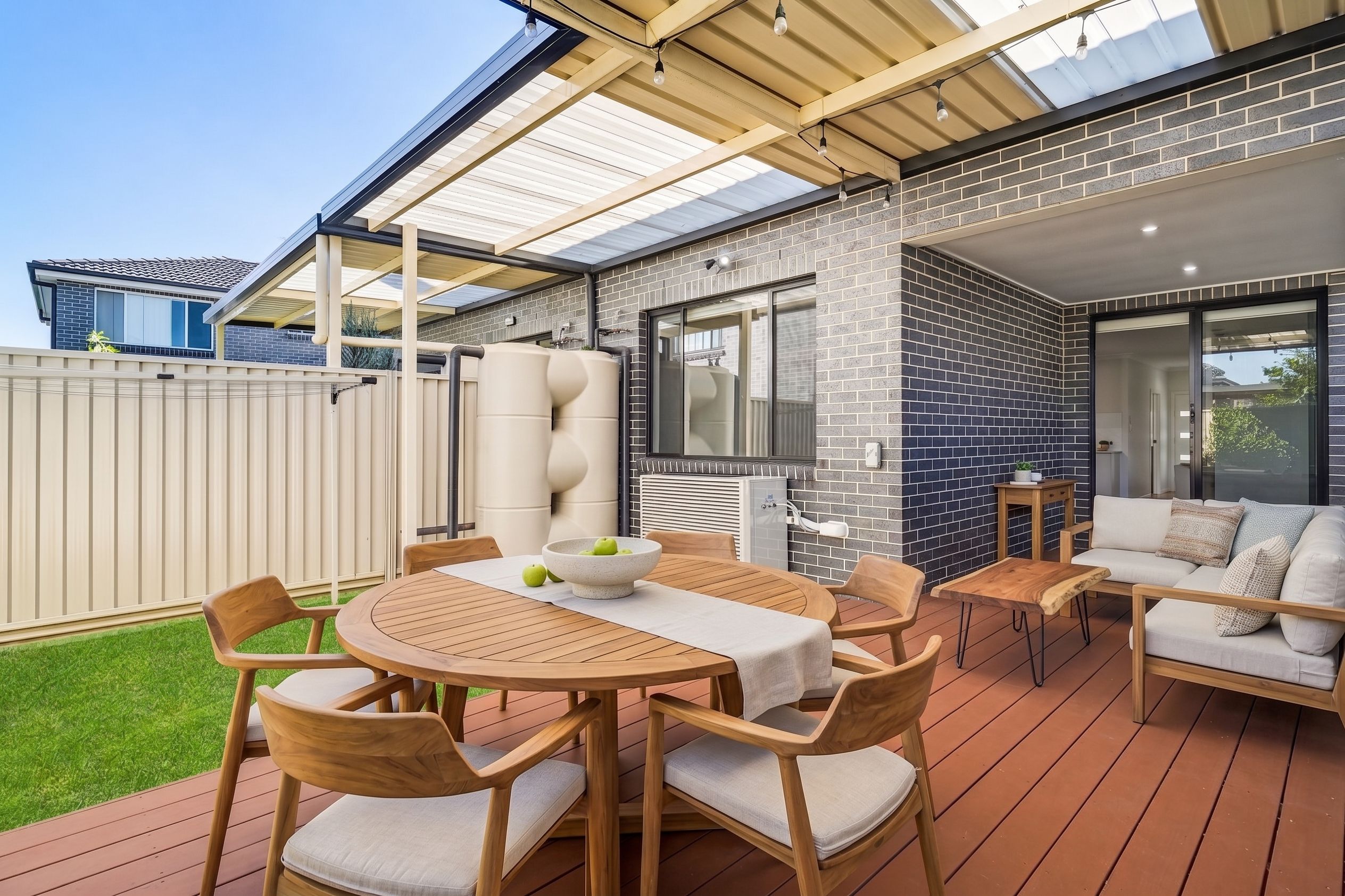 North Facing Family Home Within School Catchment to The Ponds High School and Riverbank Public School! — photo 4 of 7