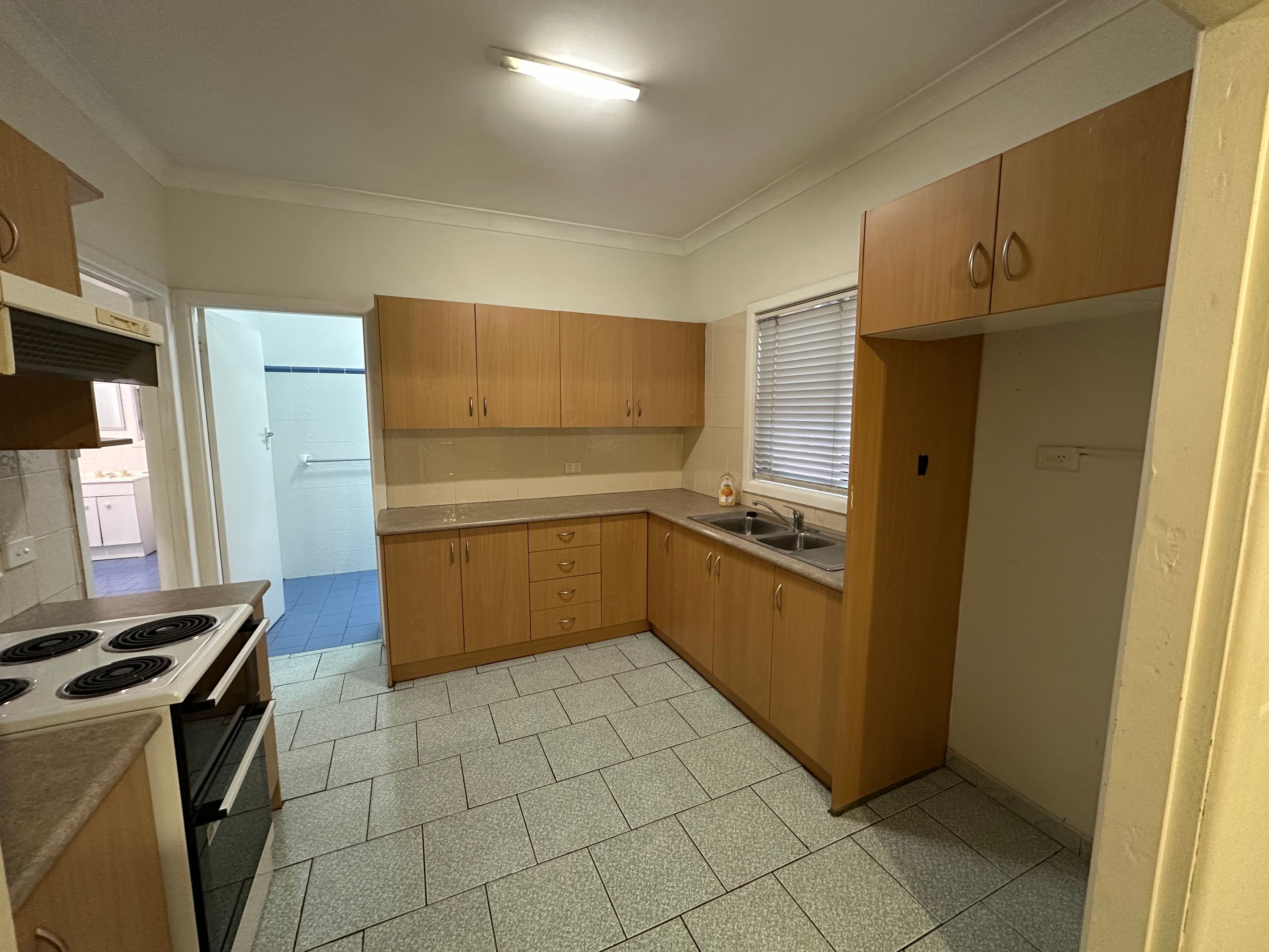 16 Trevor Avenue, Lake Heights, NSW 2502