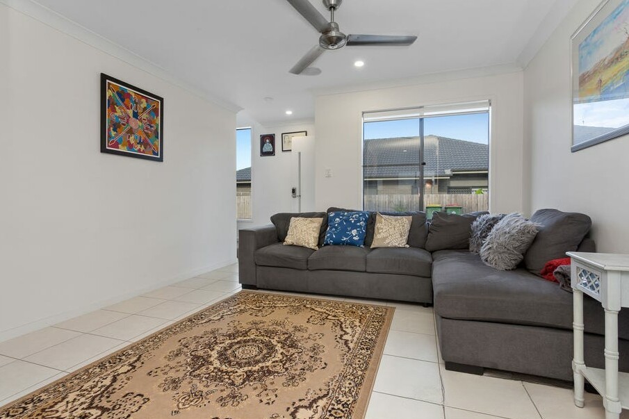 2/69 Trailblazer Drive, FLAGSTONE, QLD 4280