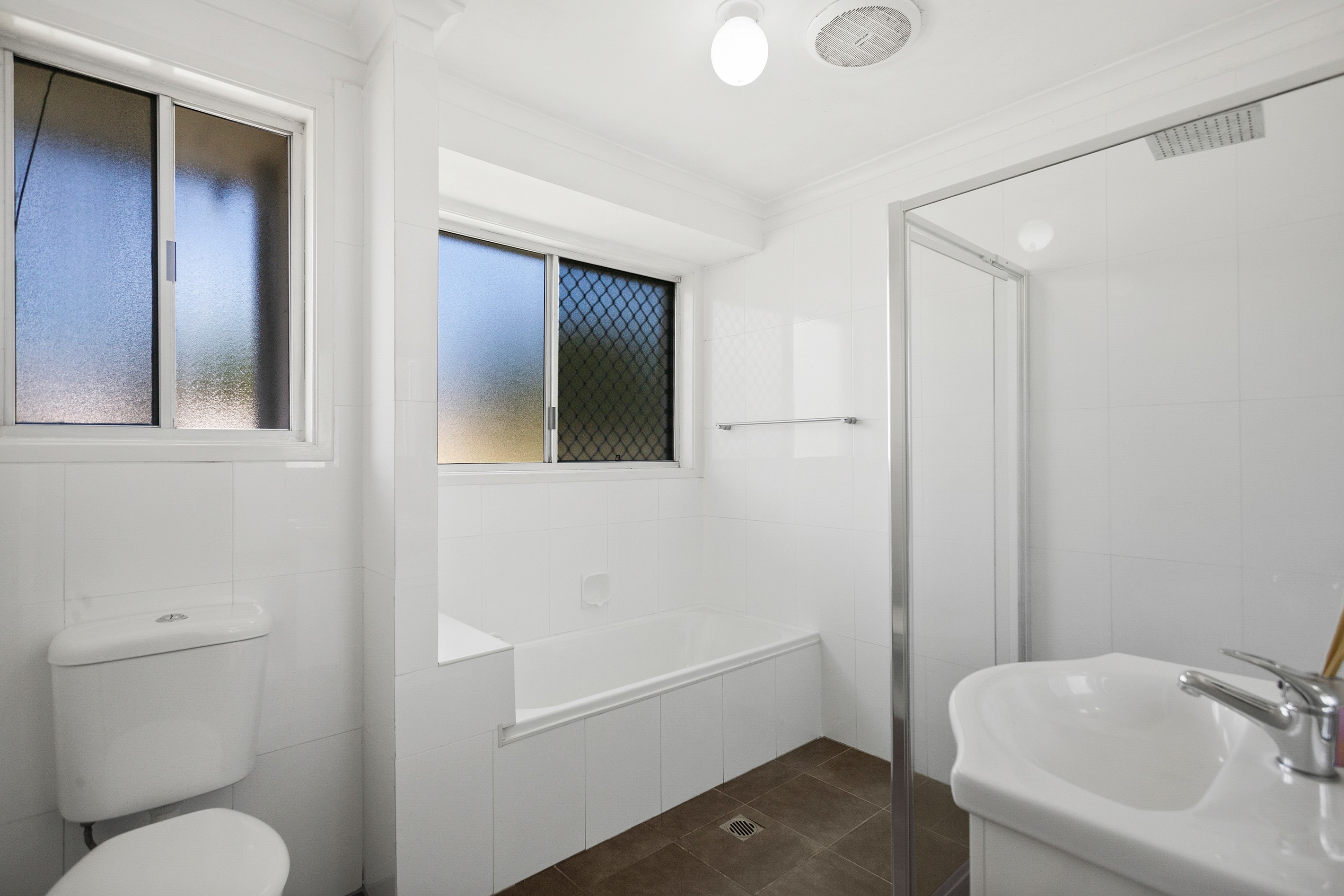 3 Lake Entrance Road, Warilla, NSW 2528