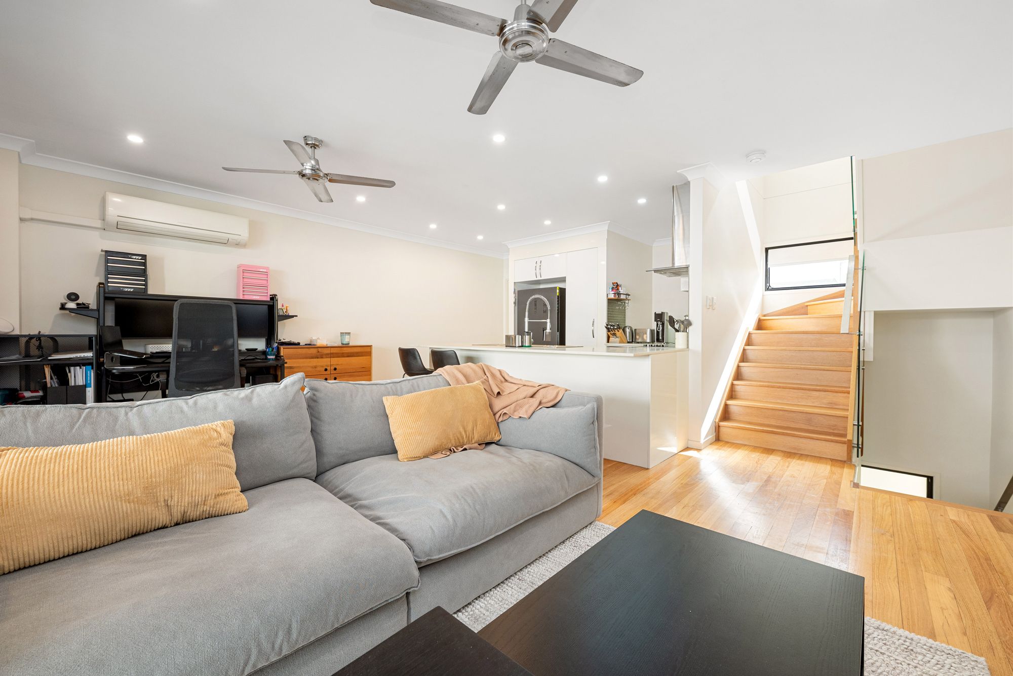 2/34 Waratah Avenue — photo 3 of 14
