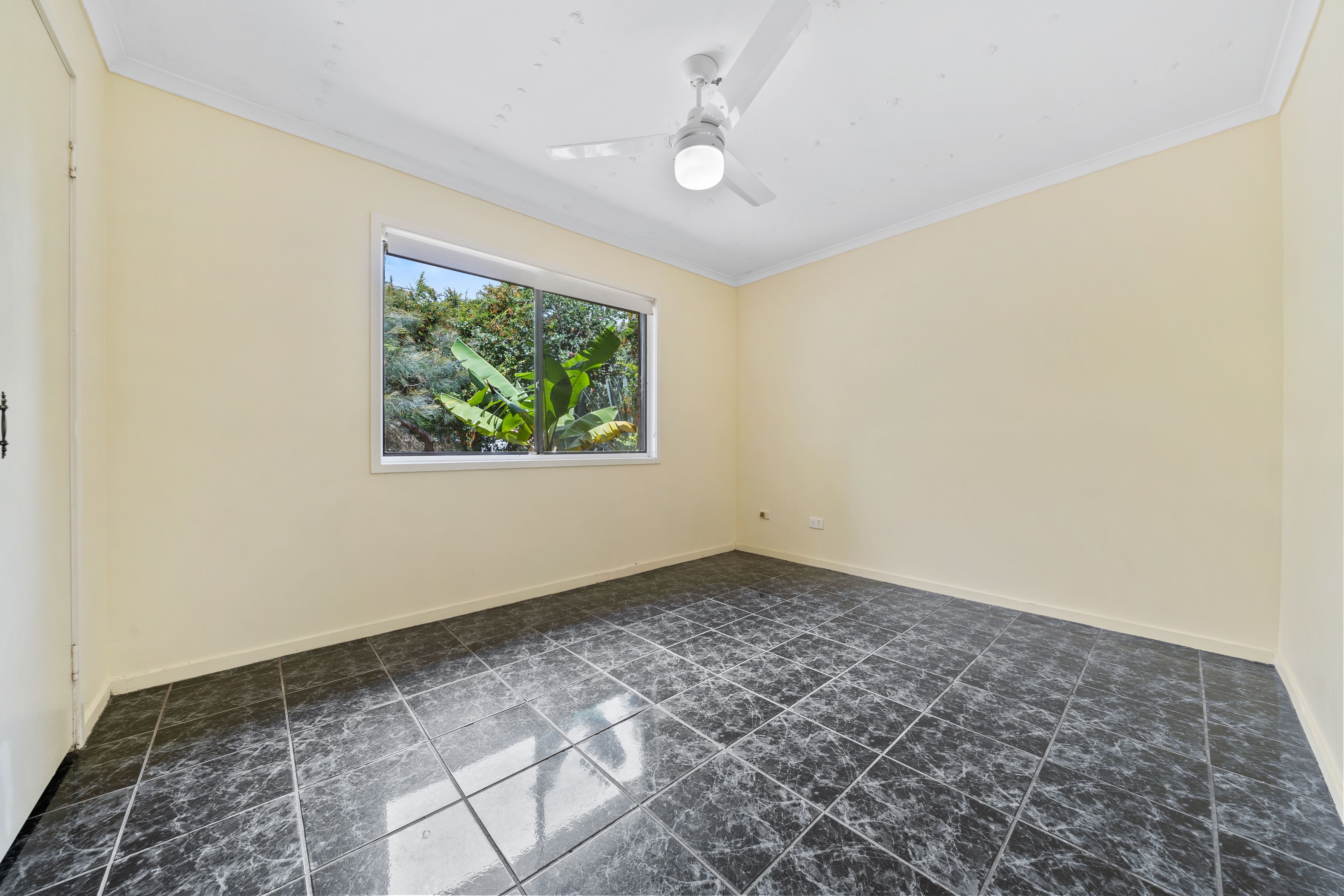17 Yolla Street — photo 5 of 9