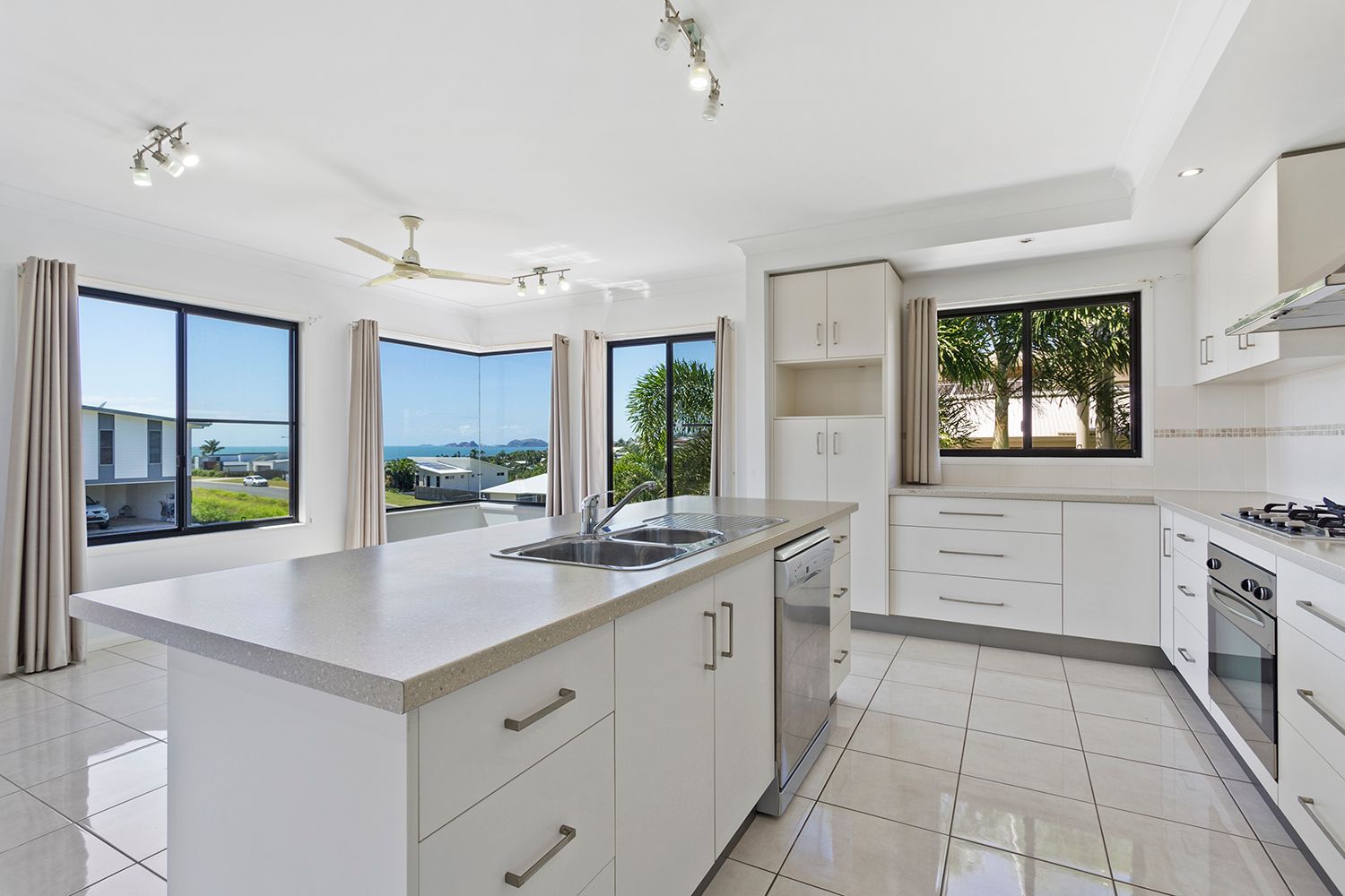 46 Olympia Avenue TENANT APPROVED, Pacific Heights, QLD 4703