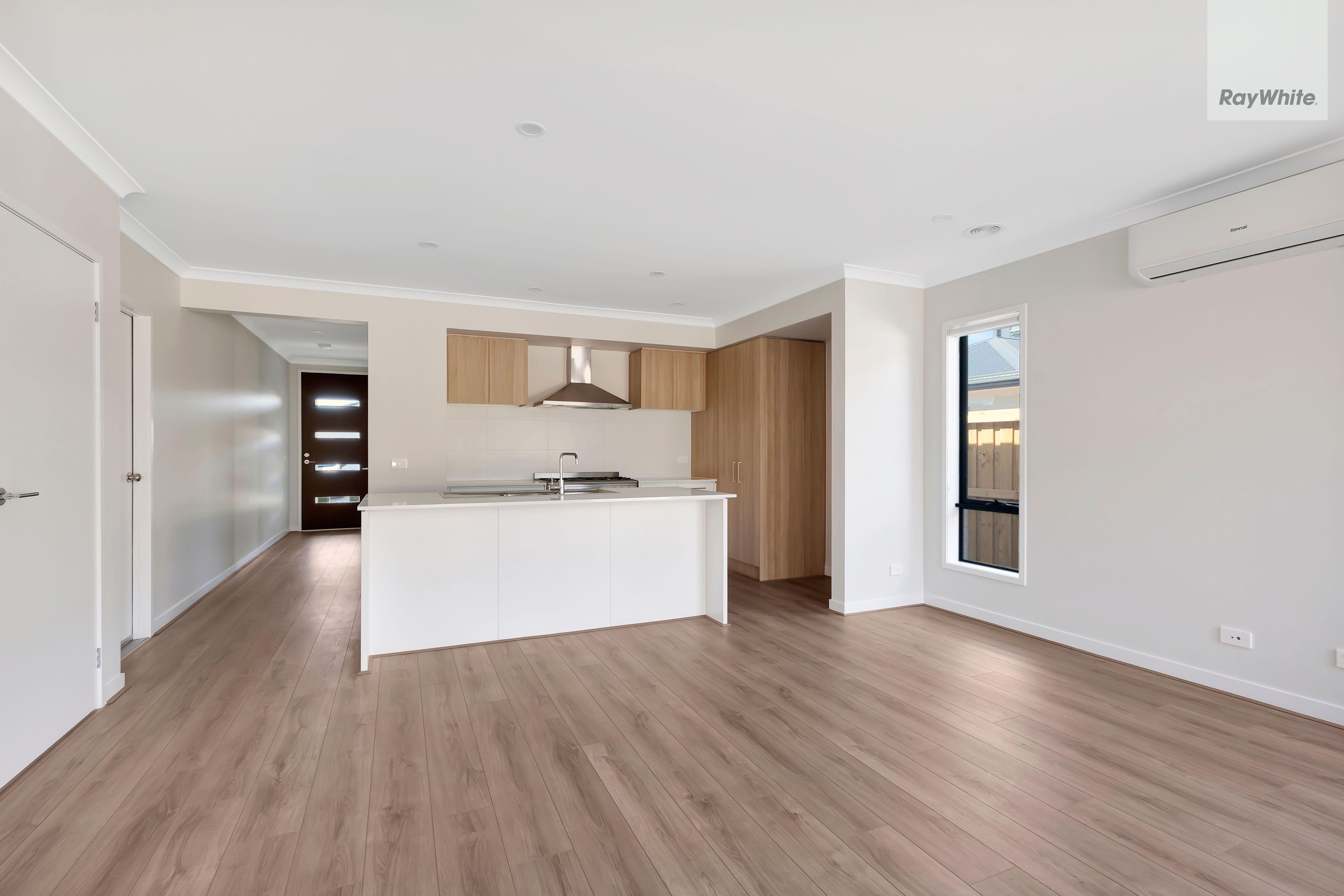 48 Birchwood Crescent — photo 4 of 12