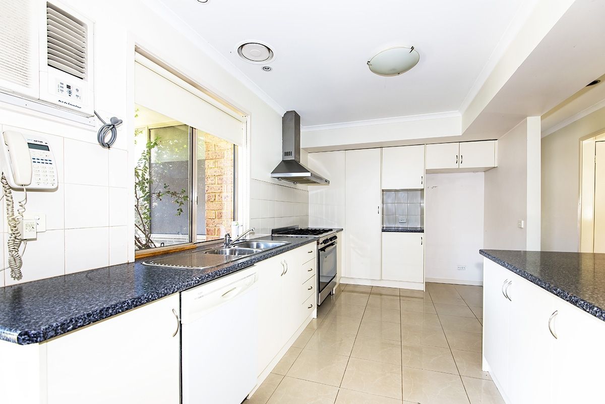 7 Fairwyn Close, Mill Park, VIC 3082