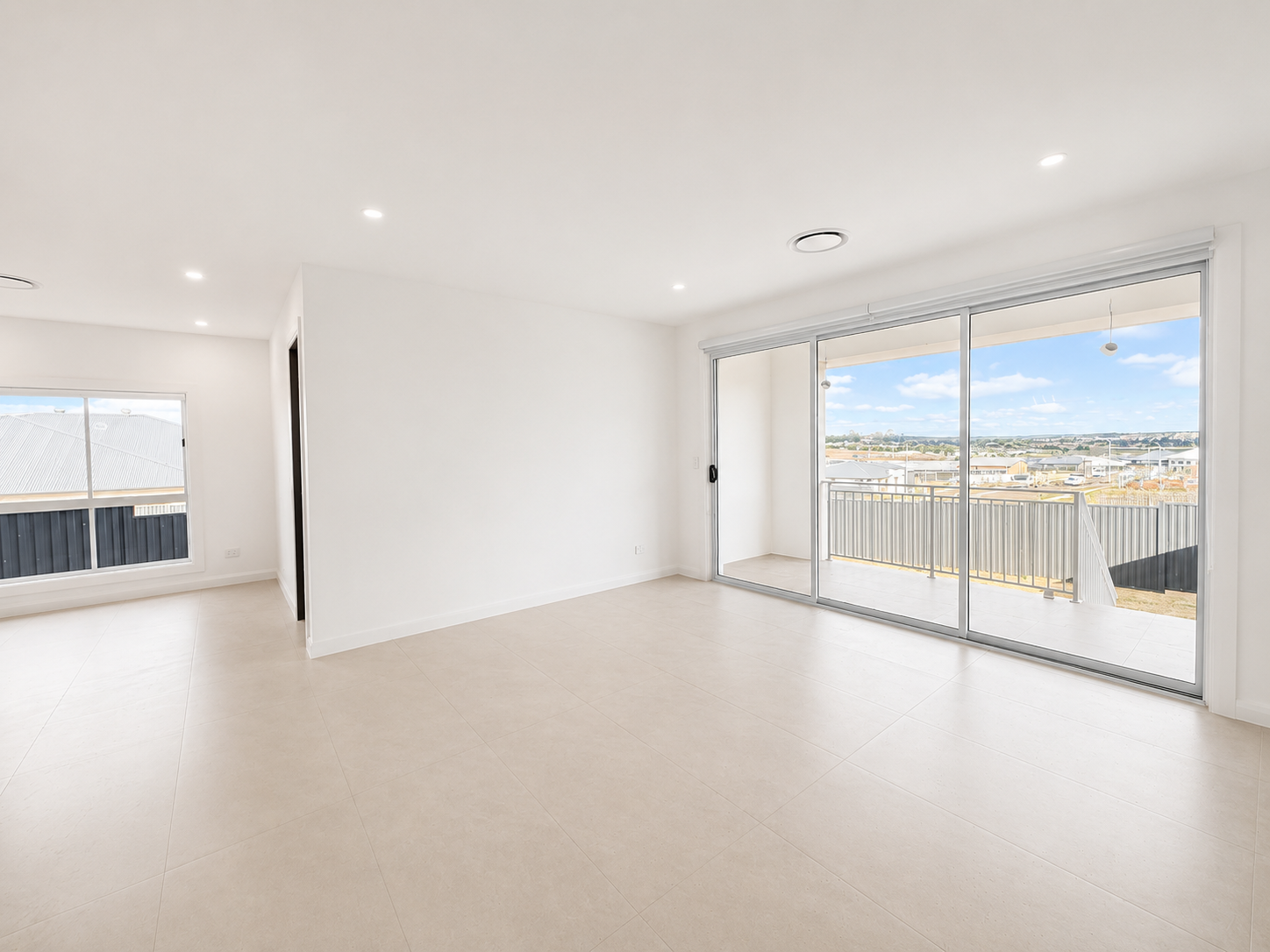 2/26b Norton Street — photo 3 of 5