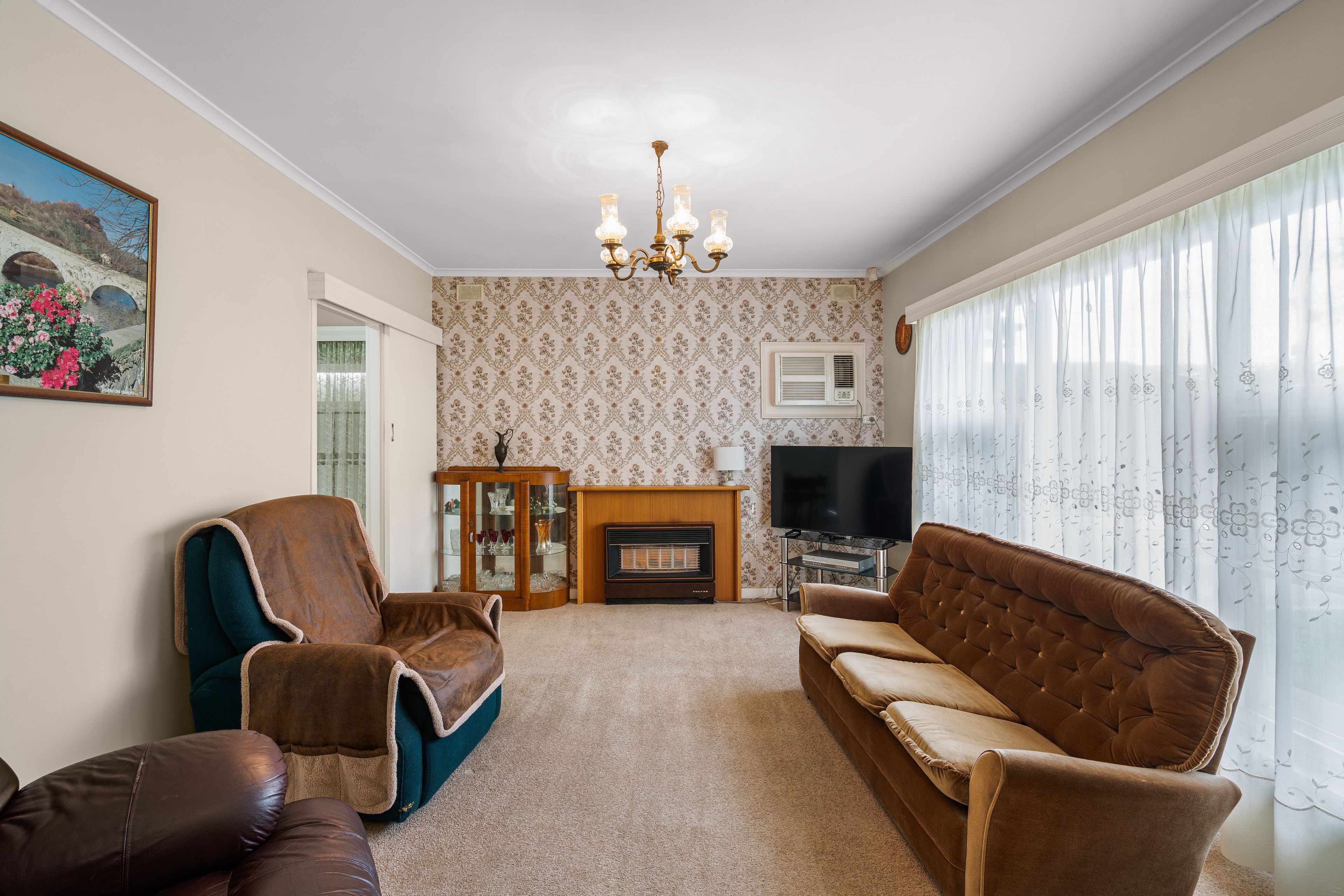 38 Ayredale Avenue — photo 4 of 23