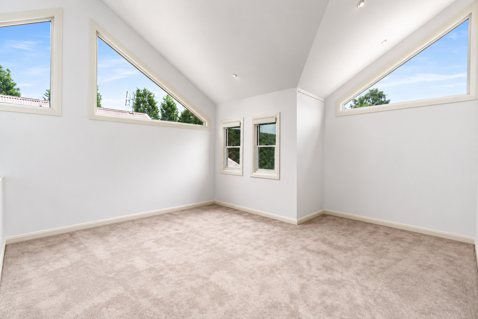 16b Gordon Road — photo 8 of 10