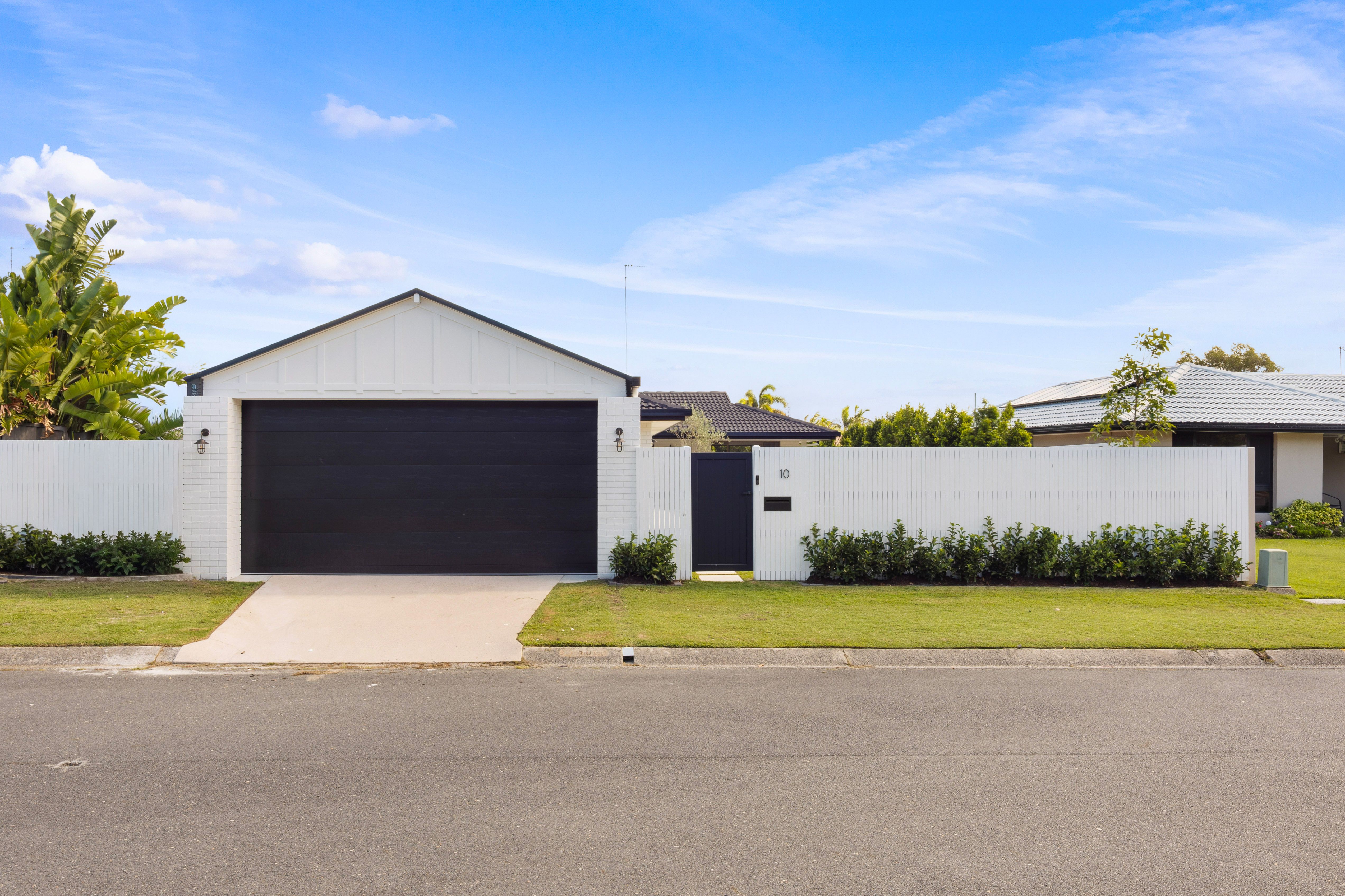 10 Pipit Parade, Burleigh Waters, QLD 4220