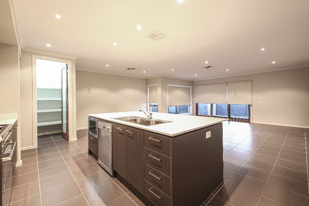 40 Tall Trees Drive, Glenmore Park, NSW 2745