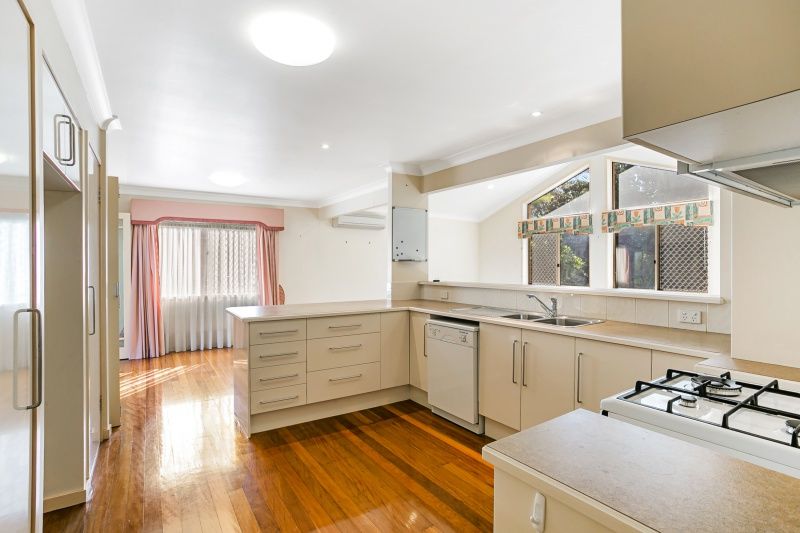 70 Dewar Terrace, Sherwood, QLD 4075