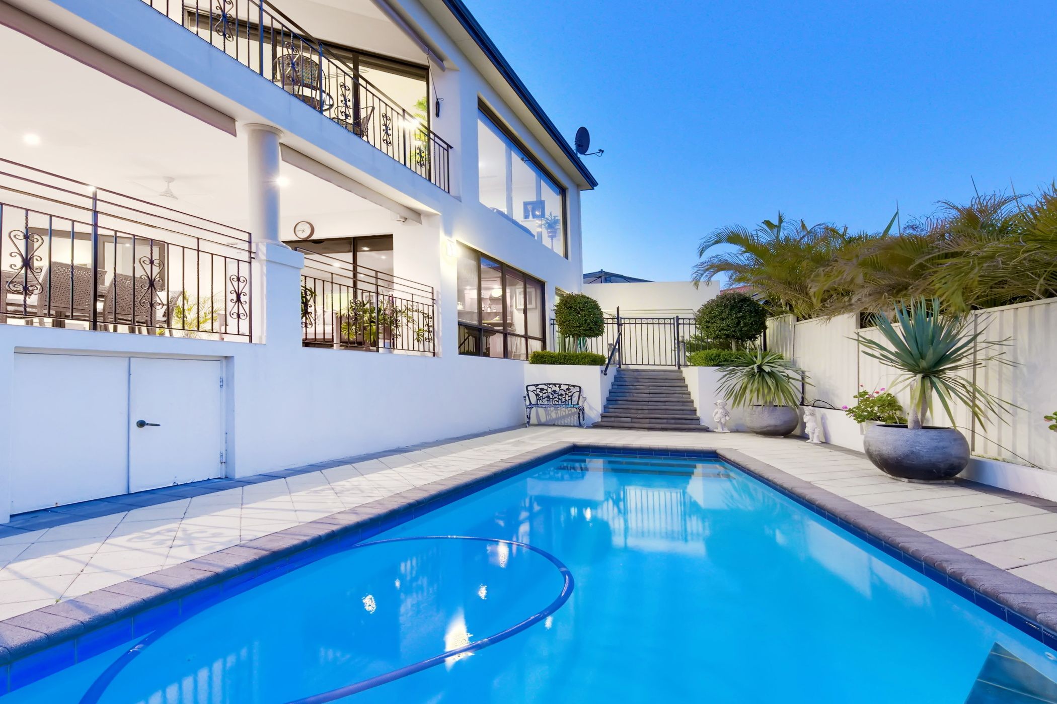 A Grand Entertainer with Endless Views — photo 28 of 30