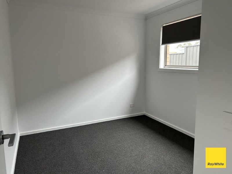 12 Boldiston Crescent — photo 7 of 14