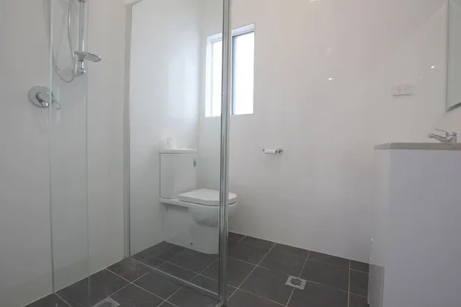 37A Brudenell Avenue — photo 7 of 8
