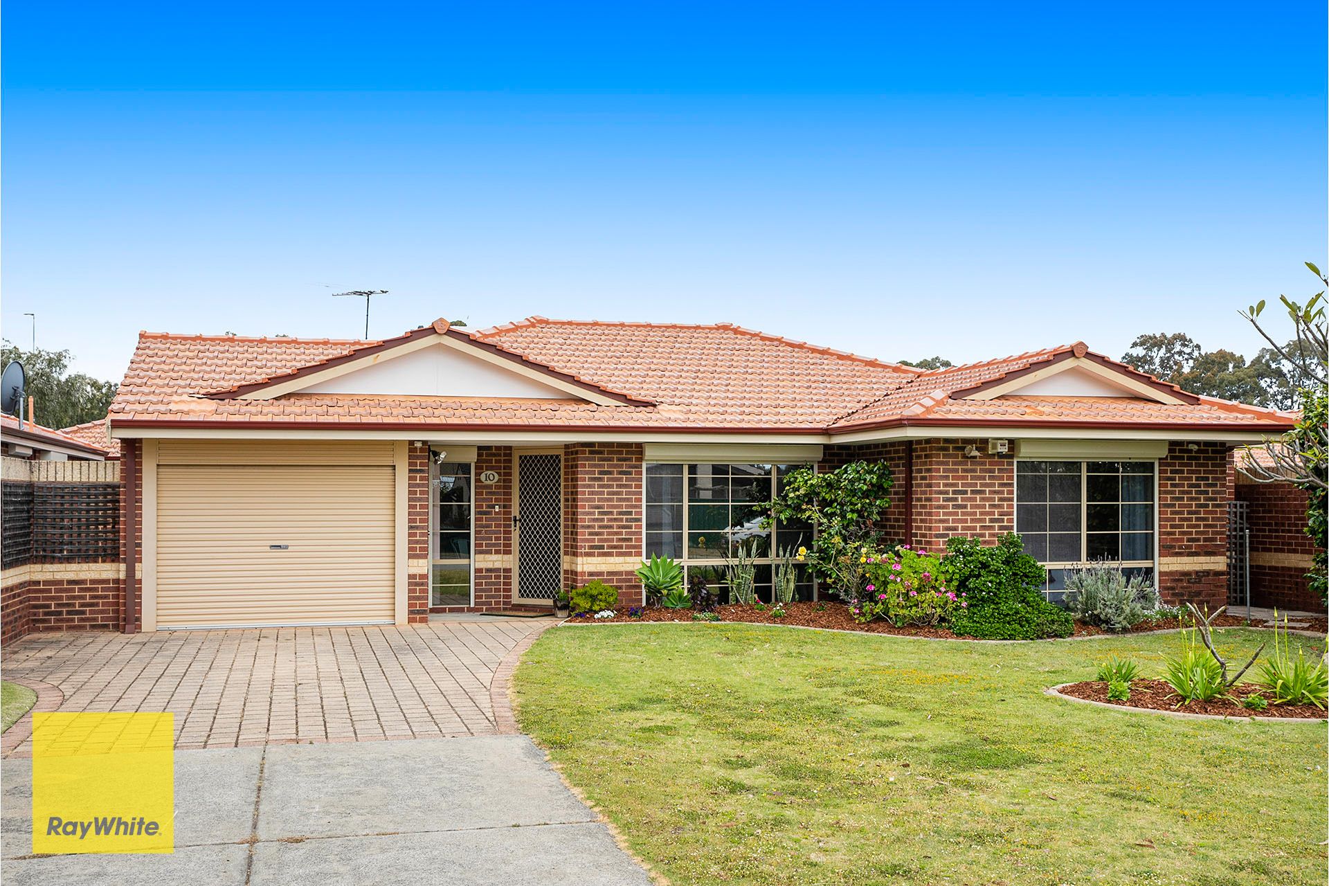 27 Magnolia Way, Forrestfield WA 6058