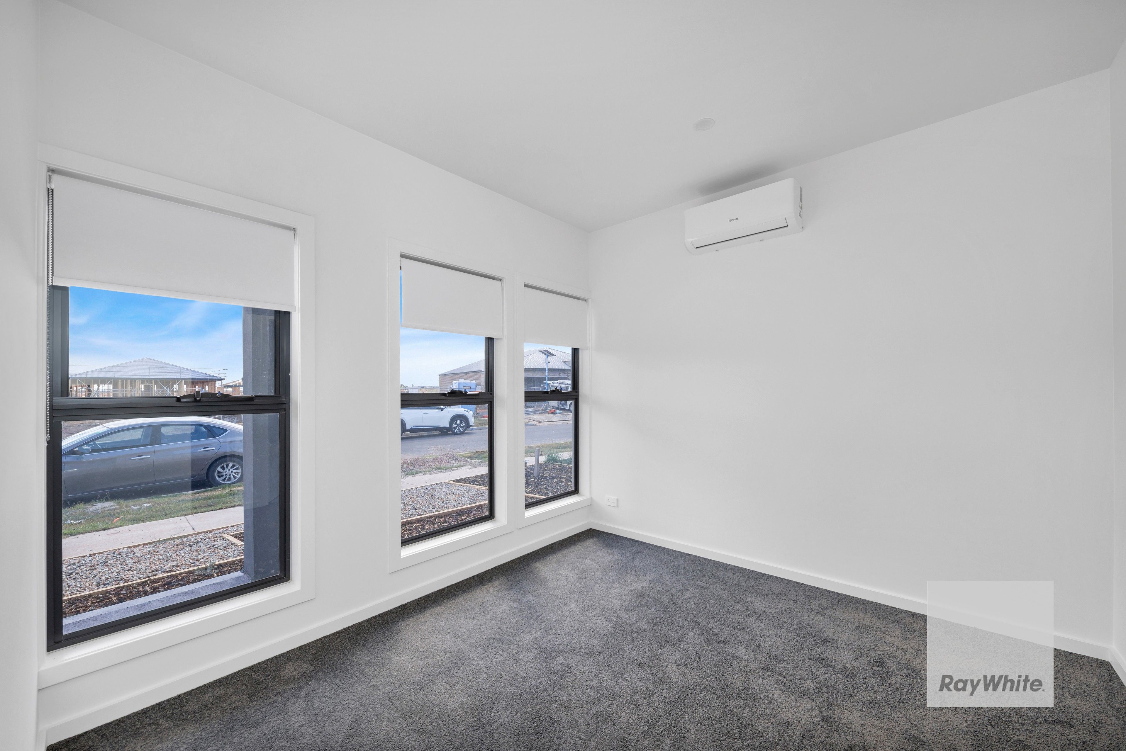 8 Glory Street, THORNHILL PARK, VIC 3335