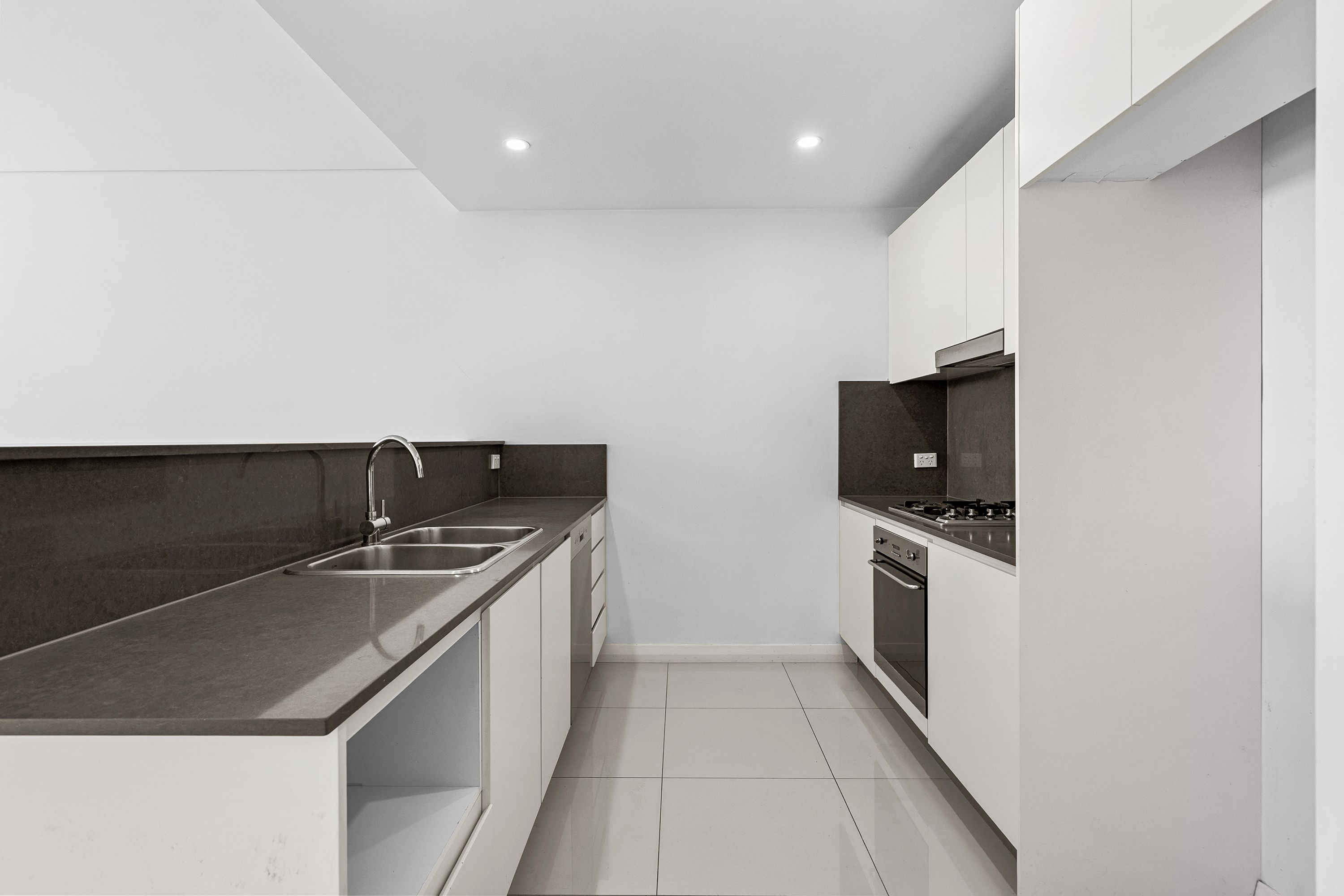 207/314 Canterbury Road (Access via Canton St) — photo 3 of 10