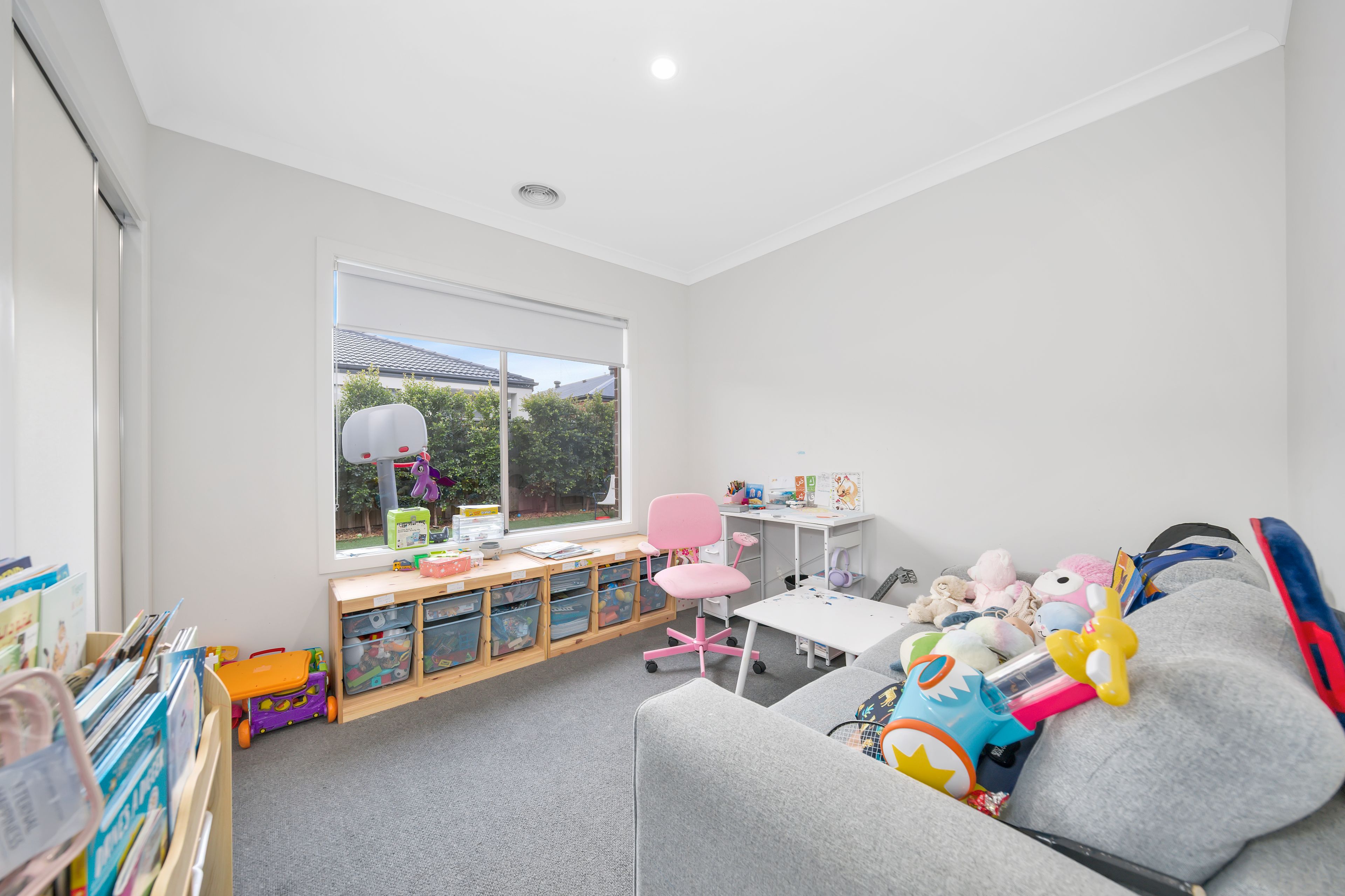 17 Milsom Avenue — photo 8 of 12