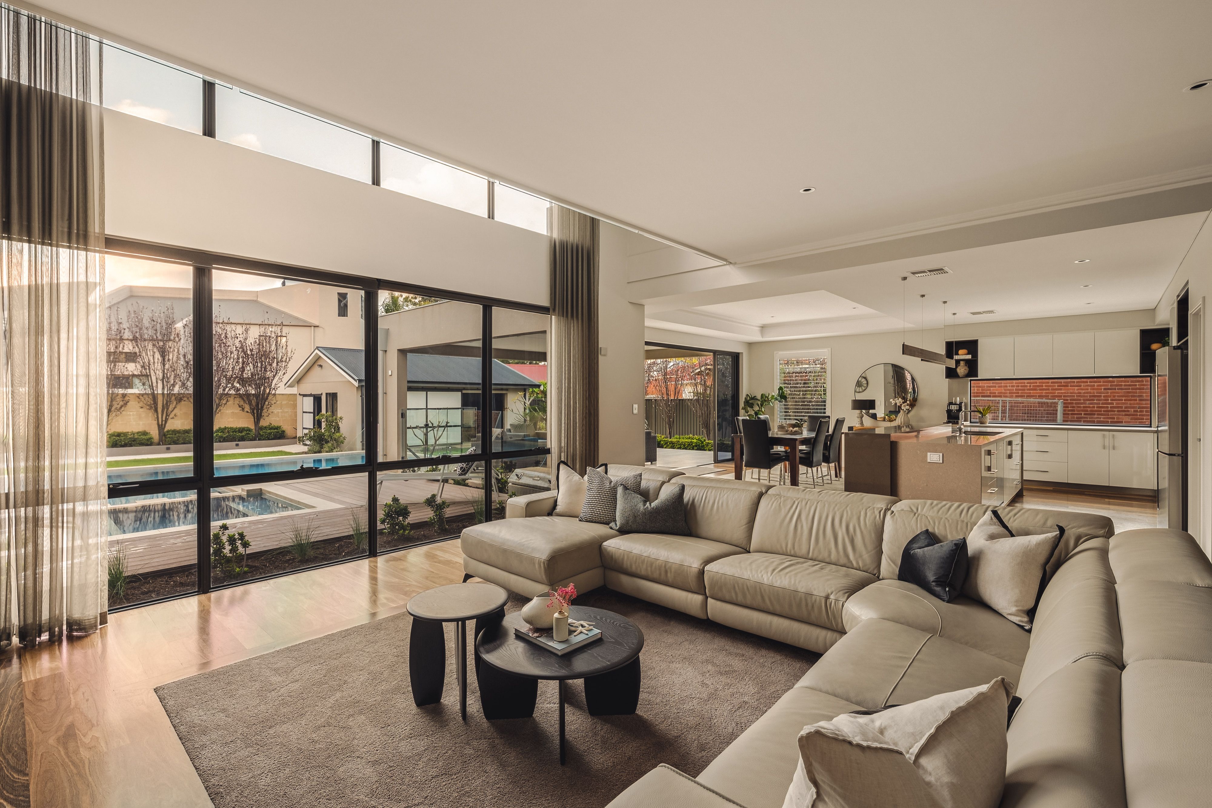 Riverside Luxury, Beautifully Bespoke! — photo 2 of 28